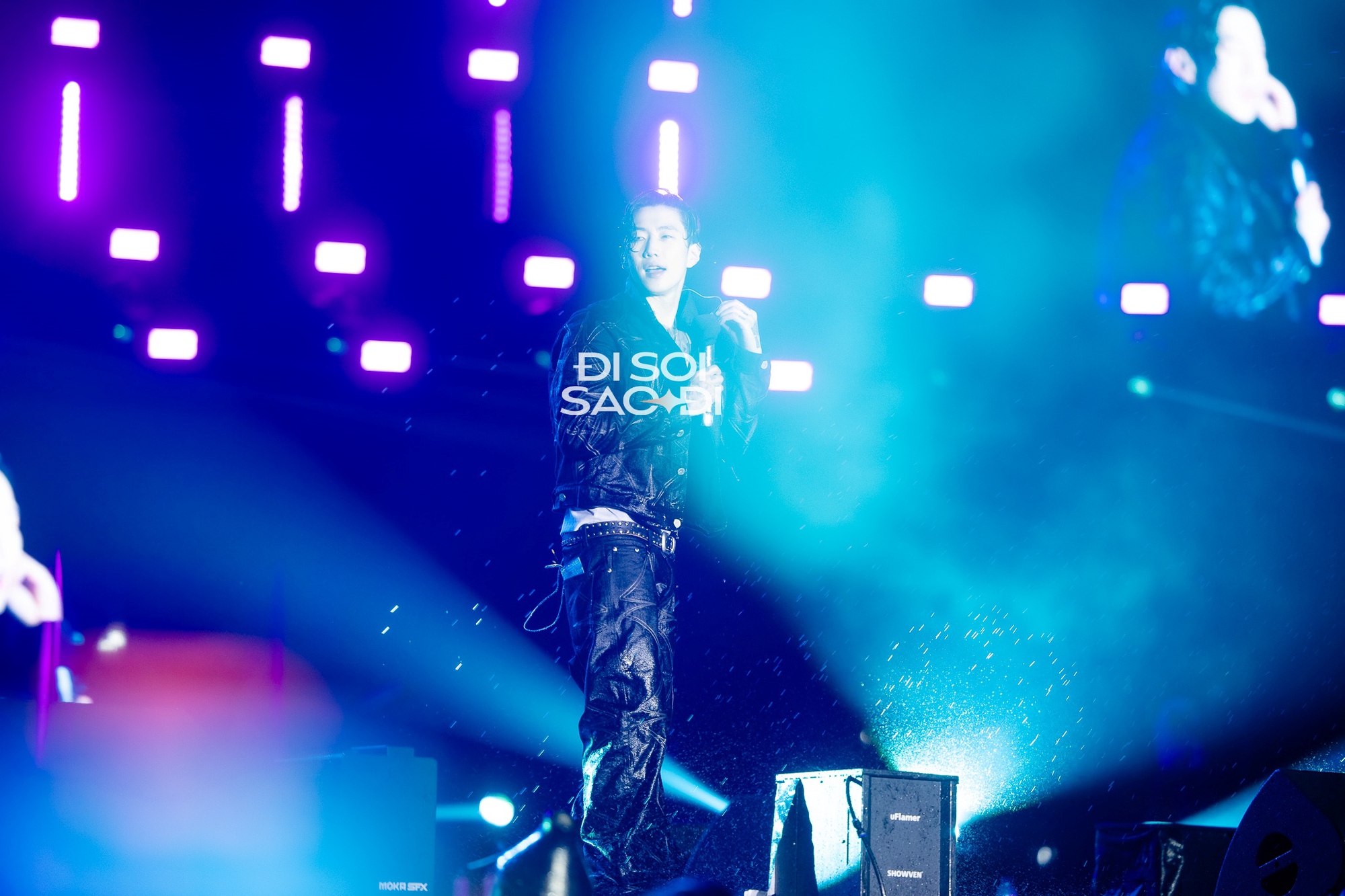 Vạn vật đều lác mắt trước cơ bụng