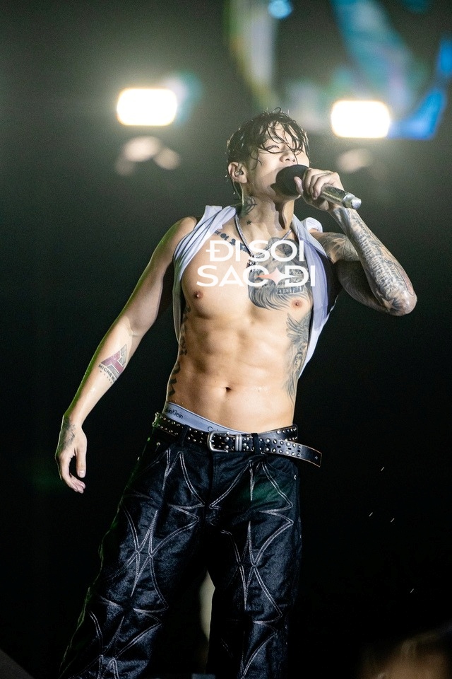 Vạn vật đều lác mắt trước cơ bụng