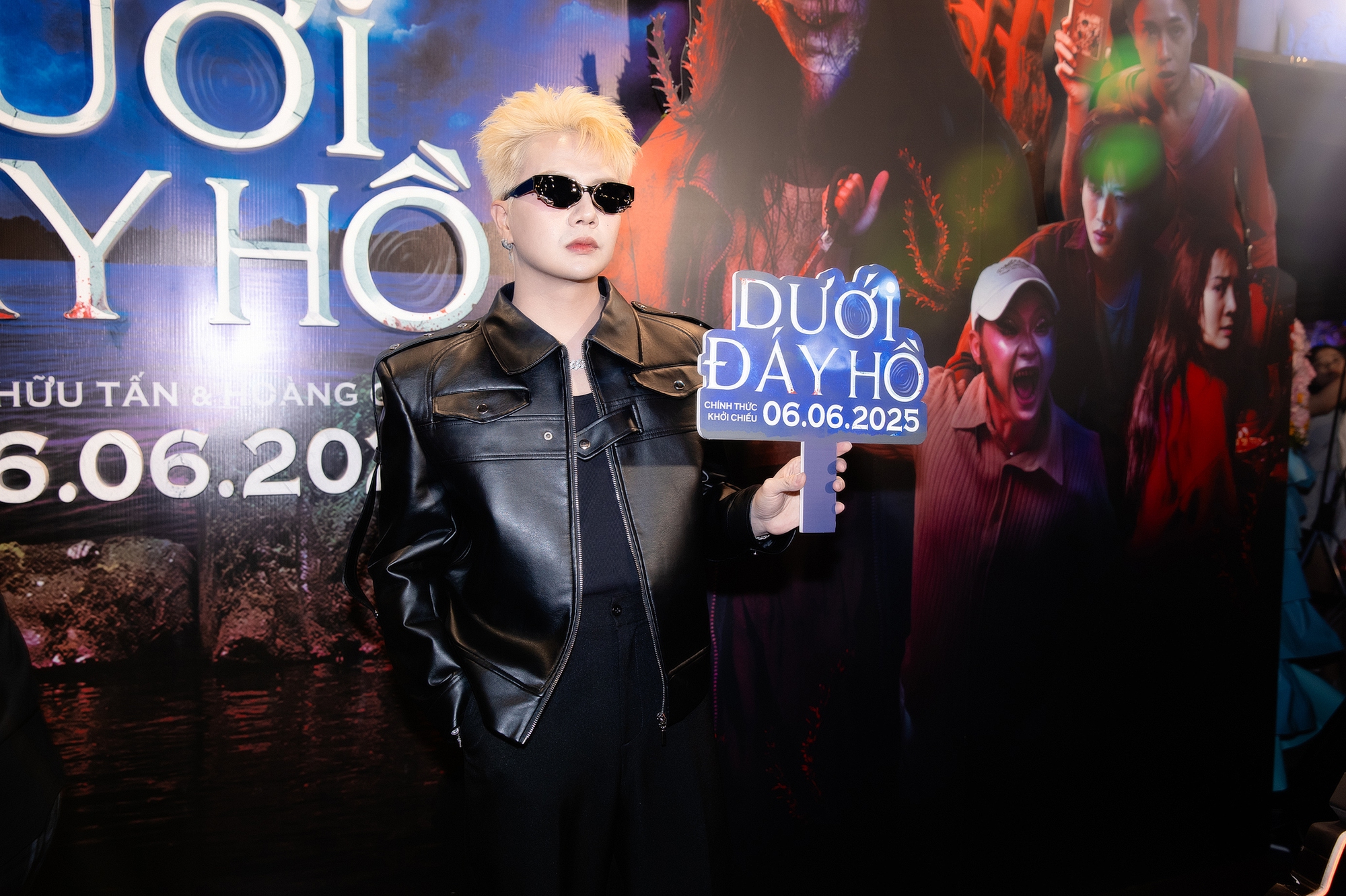 Clip hot: Mỹ nam Vbiz đẹp phát sáng cả thảm đỏ, chỉ cần mỉm cười là