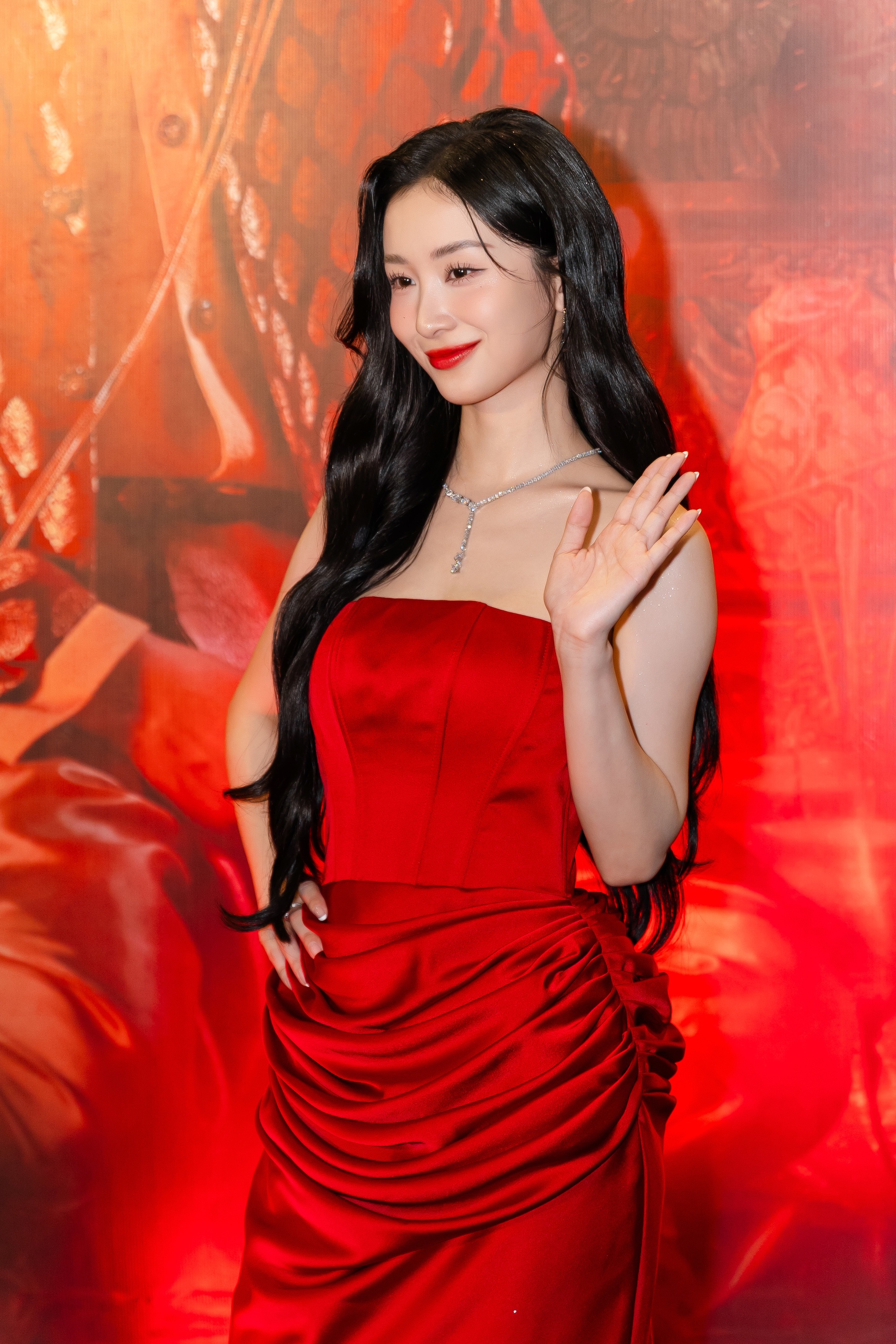 Thảm đỏ hot nhất hôm nay: Lý Hải - Minh Hà xuất hiện theo cách không ngờ, 1 mỹ nhân hở bạo ác liệt giật hết spotlight- Ảnh 3.