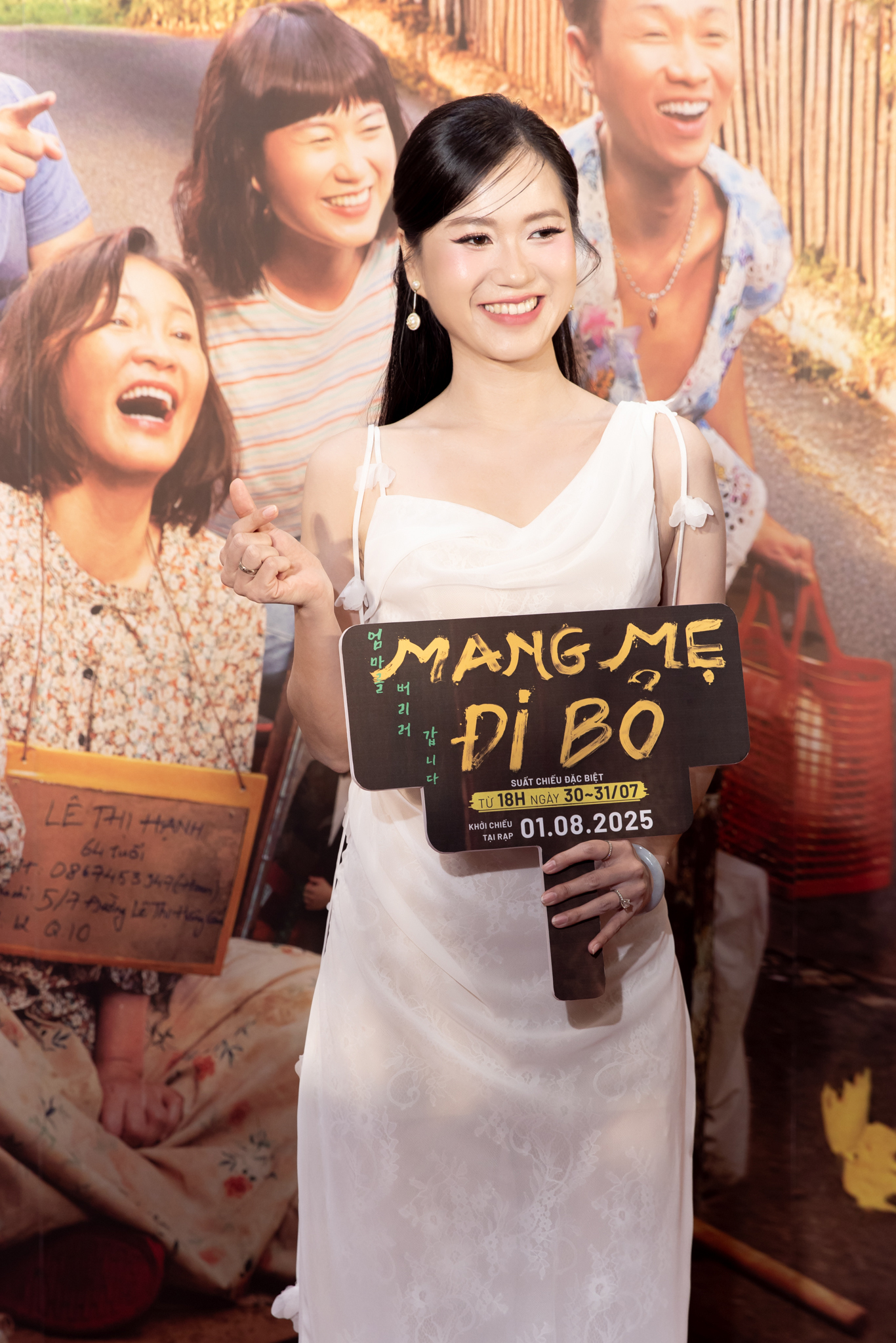 Thảm đỏ hot 1000 độ: Jung Il Woo bê cả giỏ xoài giữa sự kiện, Tiểu Vy - Khánh Vân đọ sắc tưng bừng bất phân thắng bại- Ảnh 7.