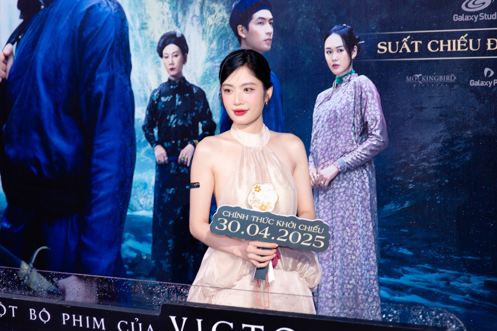 Thảm đỏ hot nhất hôm nay: Tiểu Vy - Nam Anh đọ sắc “khét lẹt”, 1 mỹ nhân gây sốc vì nhan sắc hậu giảm 20kg- Ảnh 8.