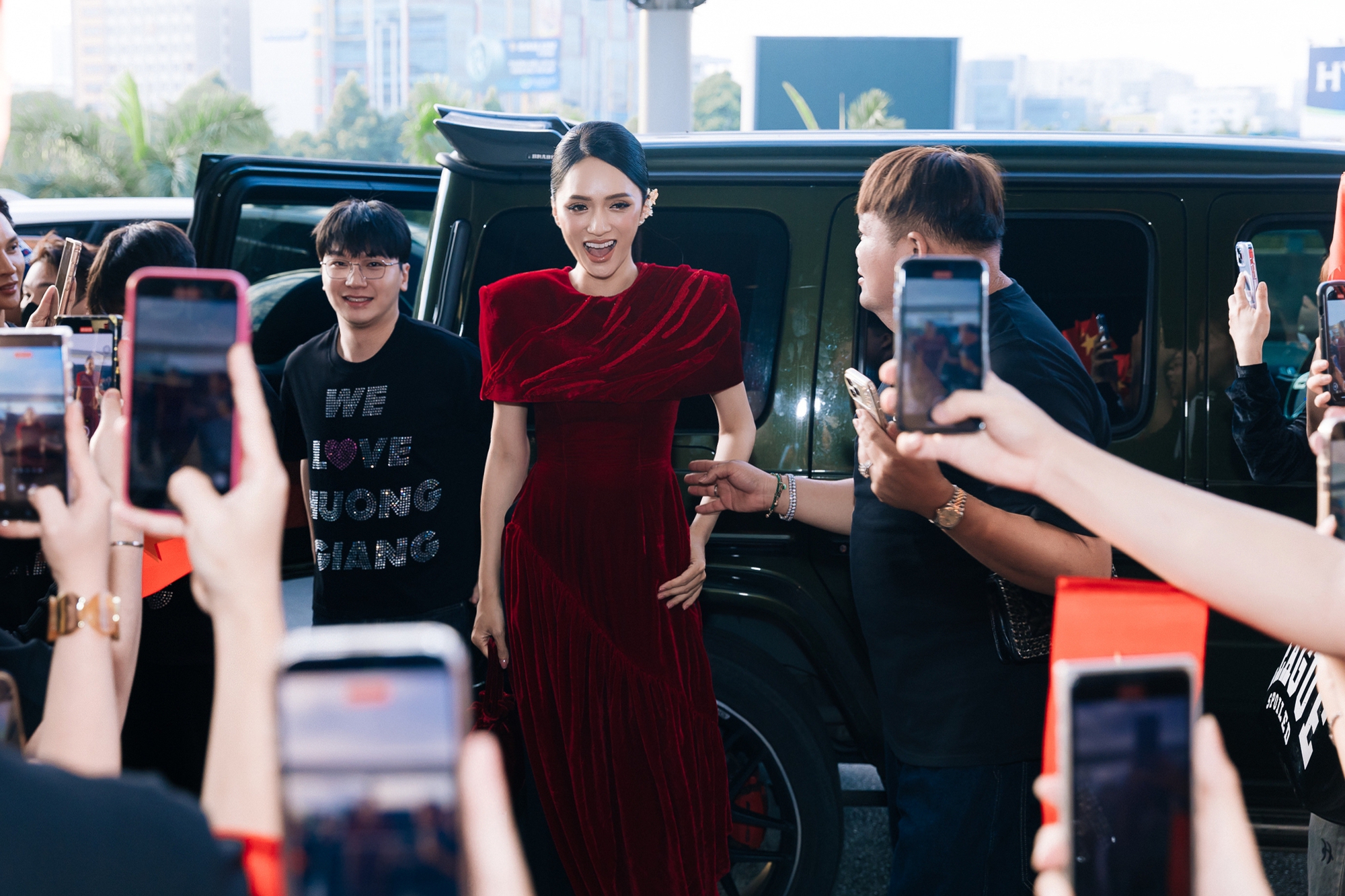 Hương Giang gây náo loạn sáng sớm: Visual