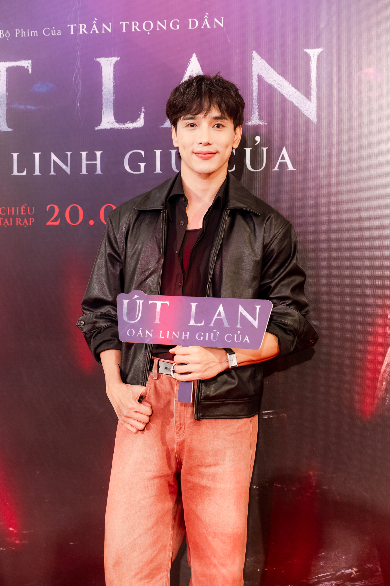 Thảm đỏ hot nhất hôm nay: Midu xứng danh chiến thần hack tuổi, một sao nữ gây sốc vì o ép vòng 1 quá đà- Ảnh 5.