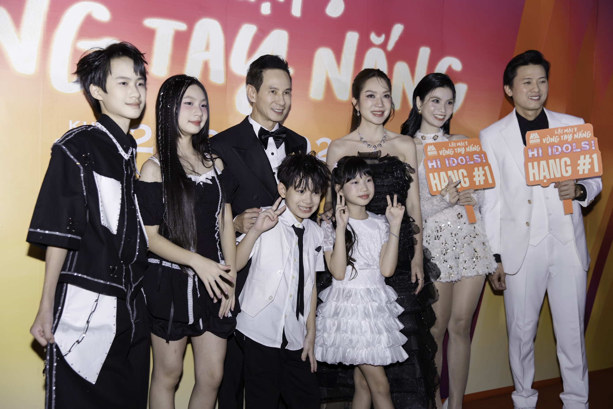 Clip hot: Sao nhí Vbiz mới 14 tuổi đã được ví như đại minh tinh, một lọn tóc bay cũng thành Clip hot: Sao nhí Vbiz mới 14 tuổi đã được ví như đại minh tinh, một lọn tóc bay cũng thành