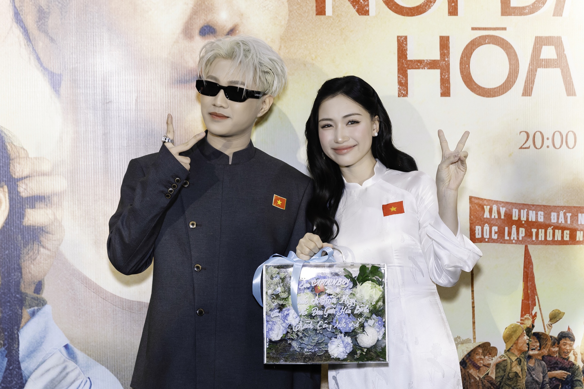 Chi Pu, Tiểu Vy, MONO... chia sẻ mất mát với Hòa Minzy giữa sự kiện, nữ ca sĩ bật khóc trong vòng tay gia đình Hoa Dâm Bụt- Ảnh 17. Chi Pu, Tiểu Vy, MONO... chia sẻ mất mát với Hòa Minzy giữa sự kiện, nữ ca sĩ bật khóc trong vòng tay gia đình Hoa Dâm Bụt- Ảnh 17.