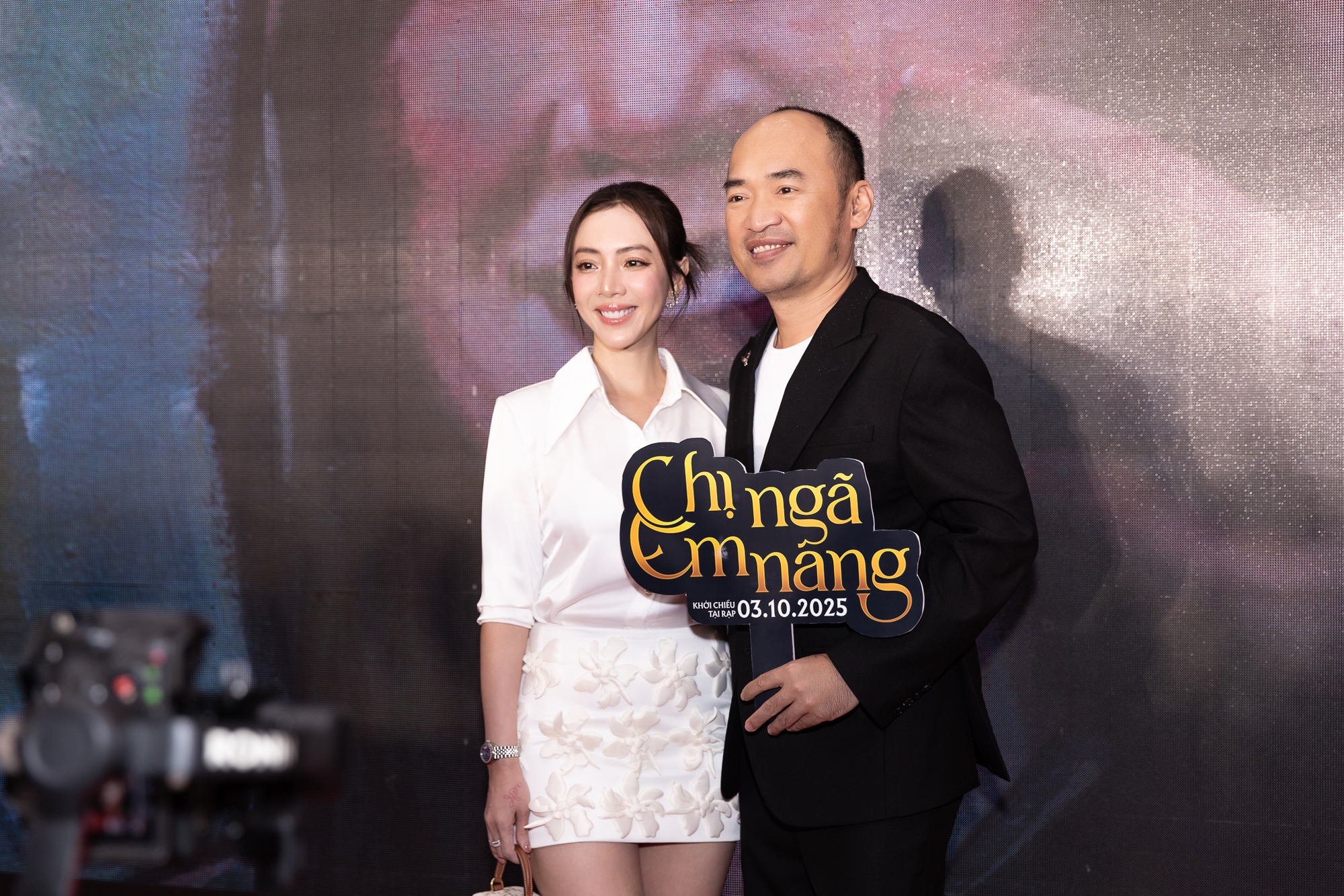 Thảm đỏ hot nhất hôm nay: Em gái Trấn Thành khoe dáng khác lạ, Lệ Quyên - Lâm Bảo Châu