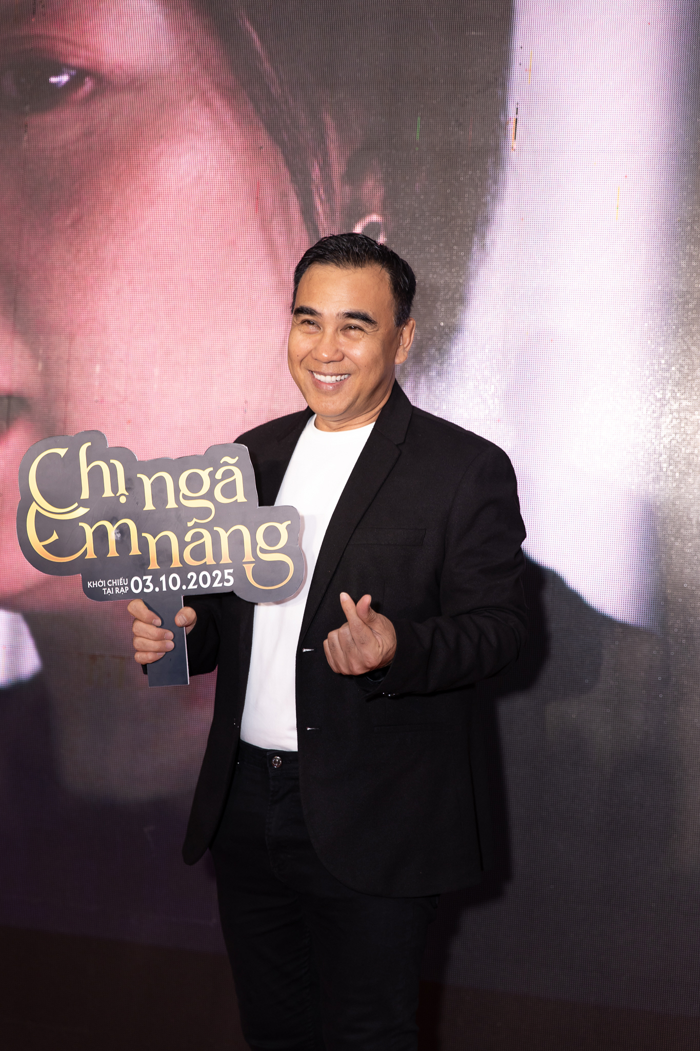 Thảm đỏ hot nhất hôm nay: Em gái Trấn Thành khoe dáng khác lạ, Lệ Quyên - Lâm Bảo Châu