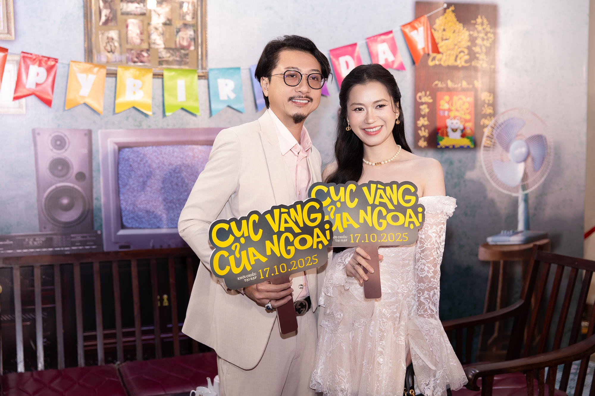 Thảm đỏ hot nhất hôm nay: Hoa hậu Khánh Vân khoe body cực bén giữa tin đồn có bầu, dàn nam thần trăm tỷ náo loạn sự kiện- Ảnh 11. Thảm đỏ hot nhất hôm nay: Hoa hậu Khánh Vân khoe body cực bén giữa tin đồn có bầu, dàn nam thần trăm tỷ náo loạn sự kiện- Ảnh 11.