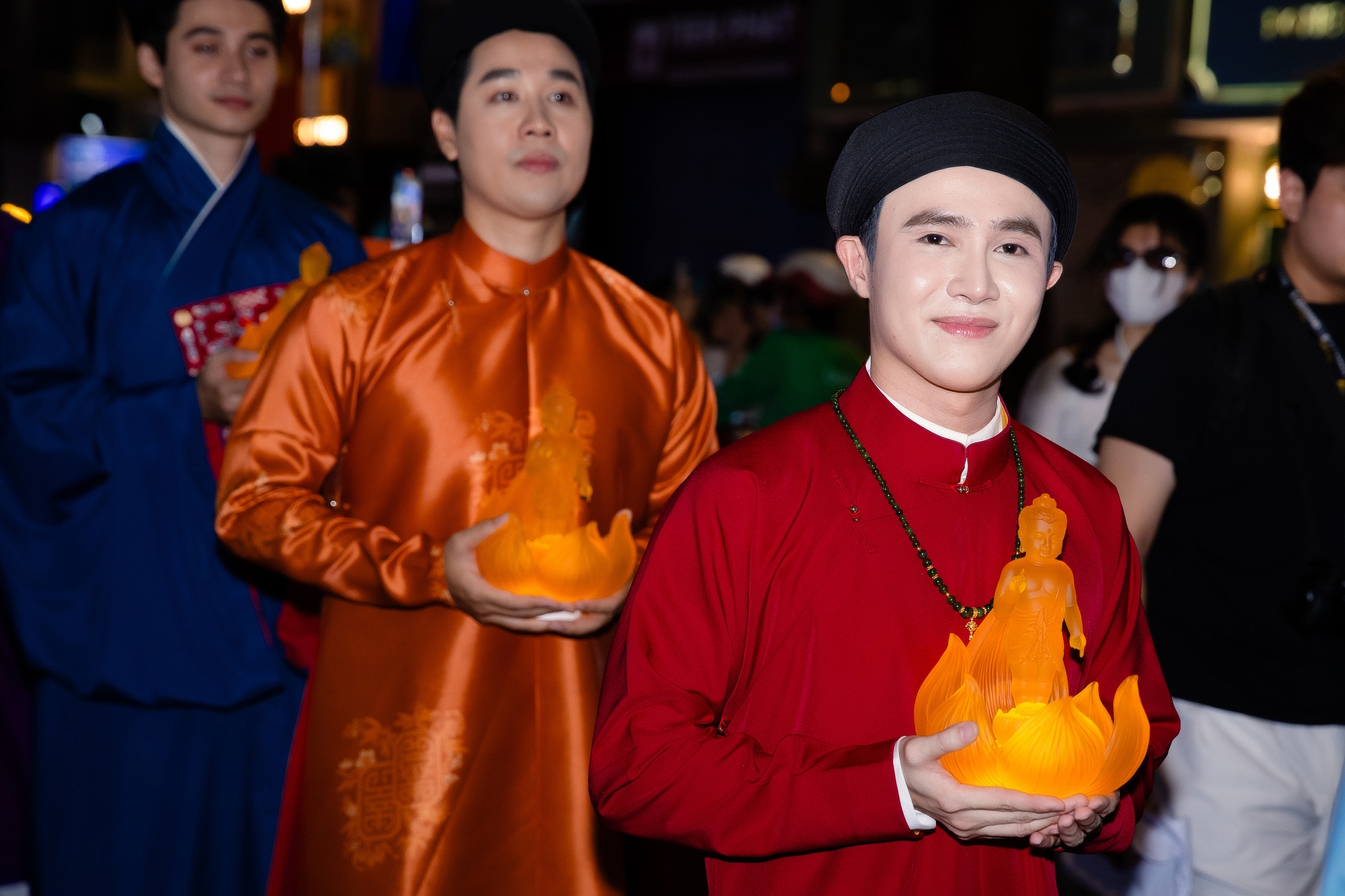 Hoa hậu Tiểu Vy bị tóm cận visual