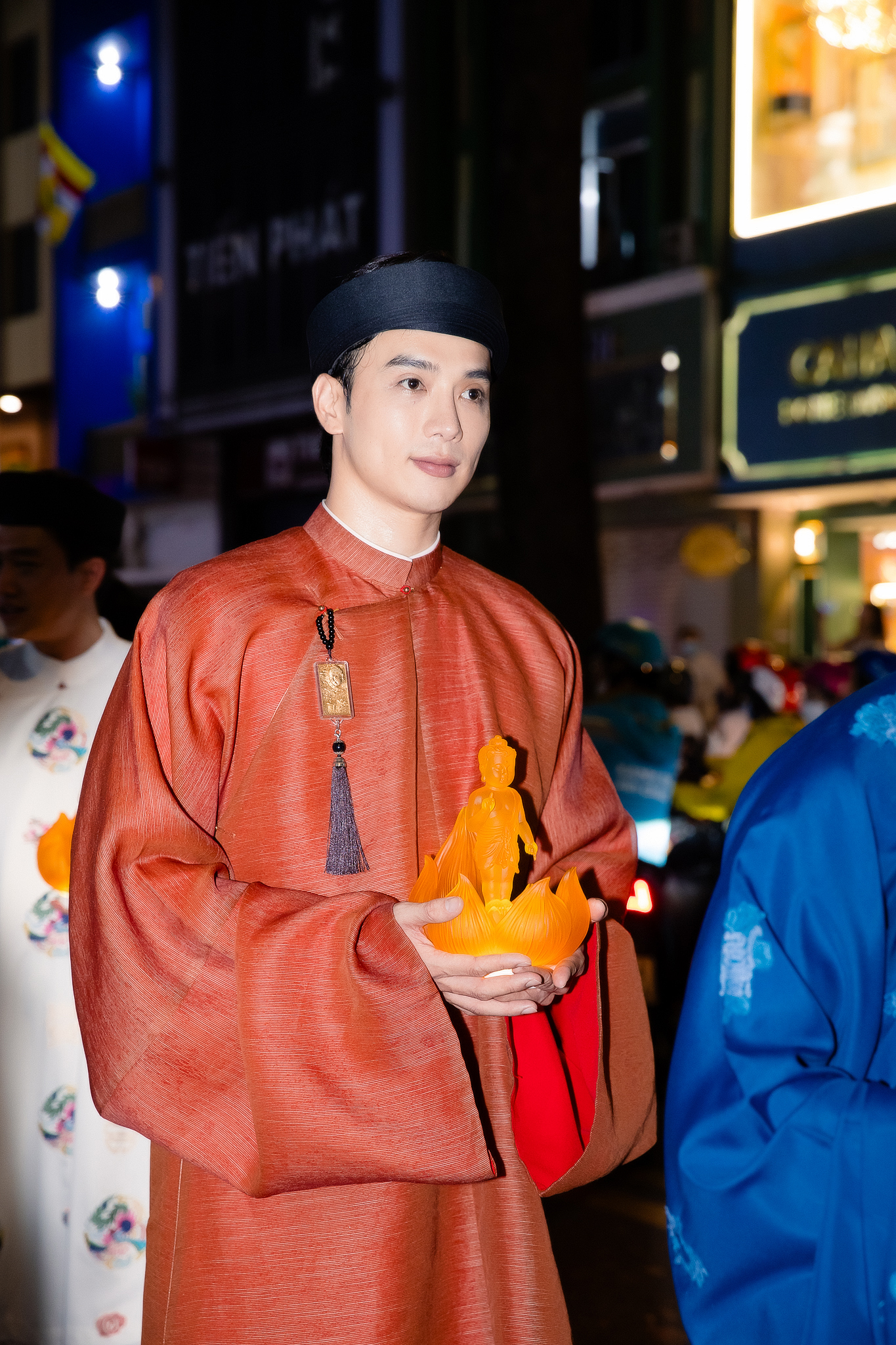 Hoa hậu Tiểu Vy bị tóm cận visual