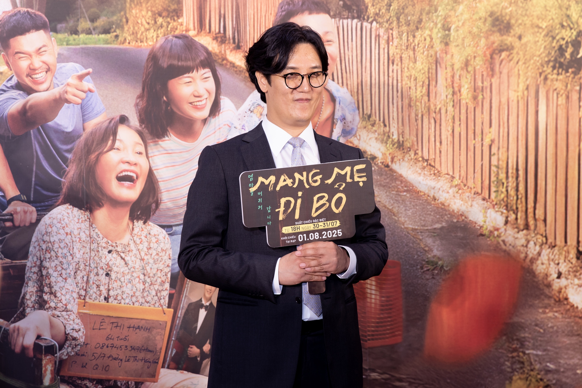 Thảm đỏ hot 1000 độ: Jung Il Woo bê cả giỏ xoài giữa sự kiện, Tiểu Vy - Khánh Vân đọ sắc tưng bừng bất phân thắng bại- Ảnh 8.