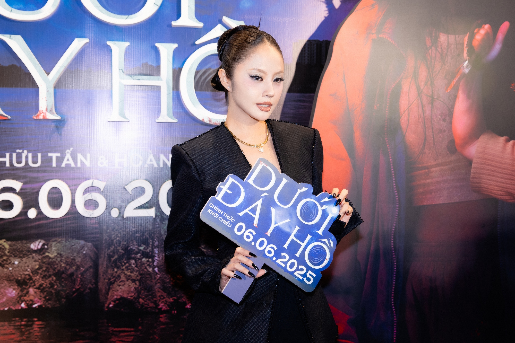 Clip hot: Mỹ nam Vbiz đẹp phát sáng cả thảm đỏ, chỉ cần mỉm cười là