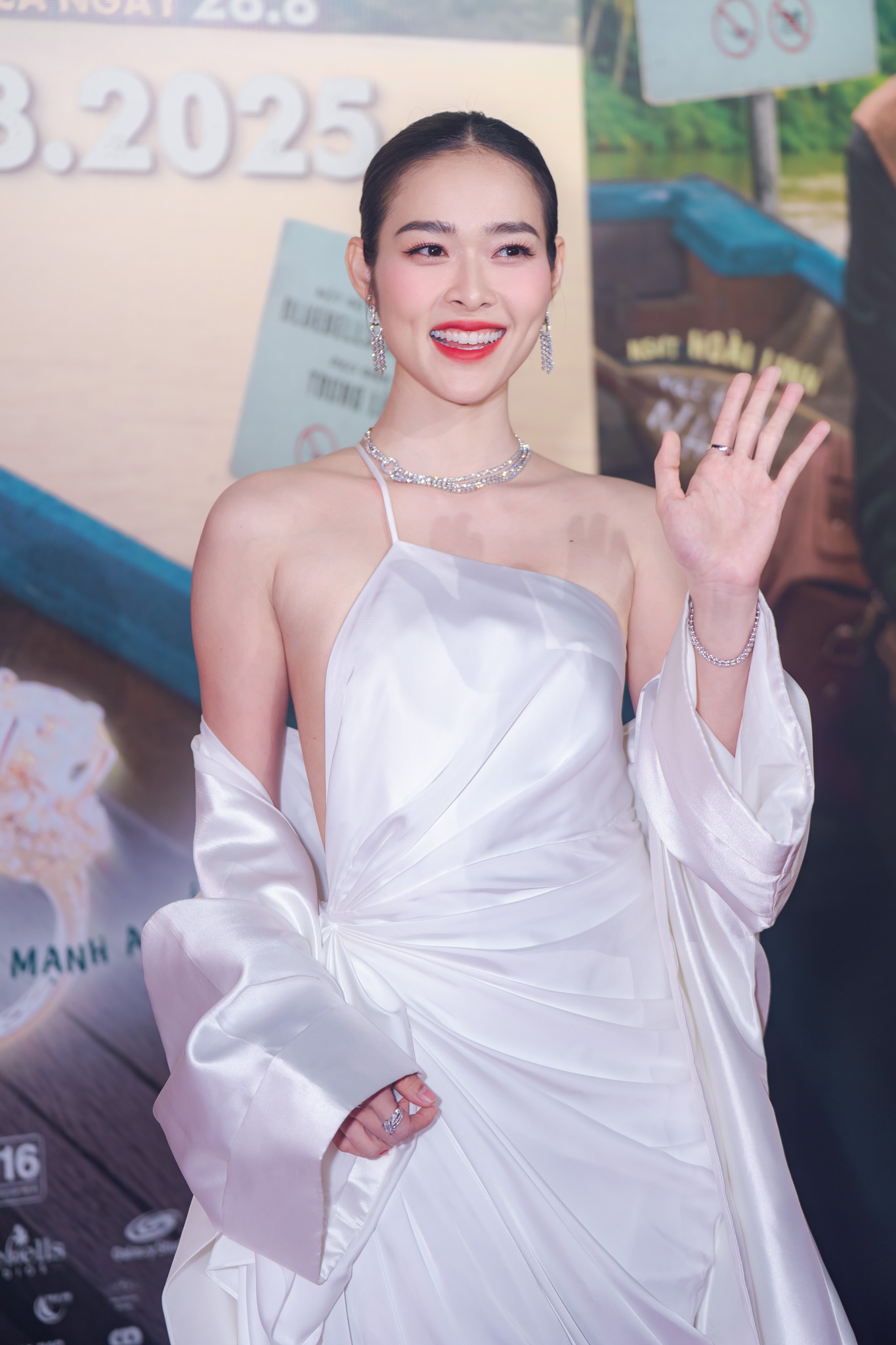 Thảm đỏ hot nhất hôm nay: Nghệ sĩ Hoài Linh lộ diện mạo khác lạ, 1 nhân vật đeo 100 cây vàng khiến ai cũng sốc- Ảnh 4. Thảm đỏ hot nhất hôm nay: Nghệ sĩ Hoài Linh lộ diện mạo khác lạ, 1 nhân vật đeo 100 cây vàng khiến ai cũng sốc- Ảnh 4.