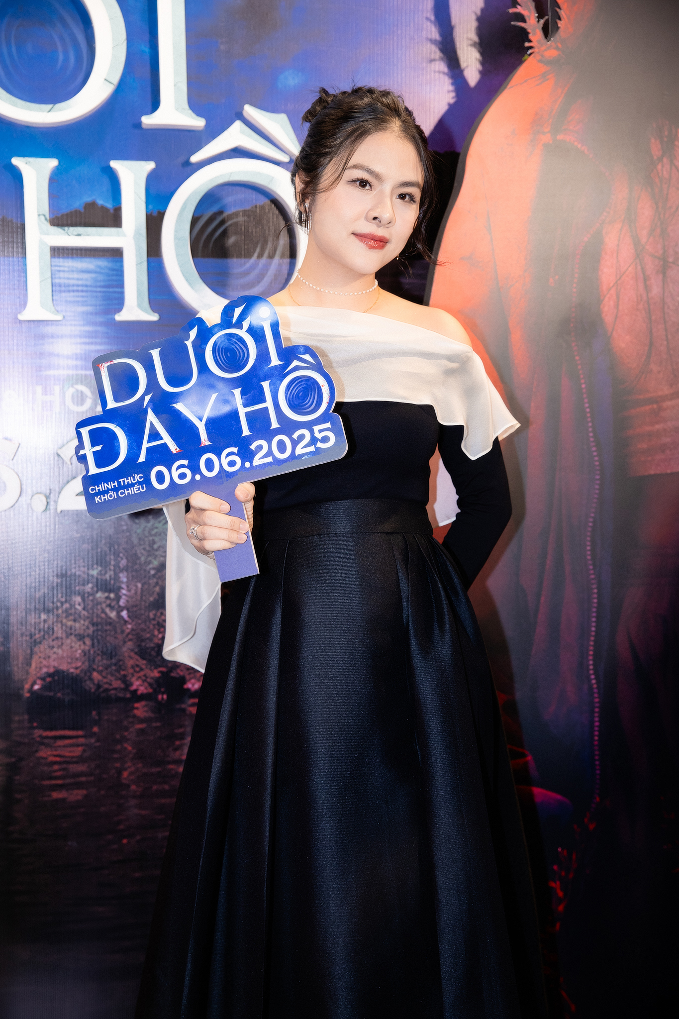 Clip hot: Mỹ nam Vbiz đẹp phát sáng cả thảm đỏ, chỉ cần mỉm cười là