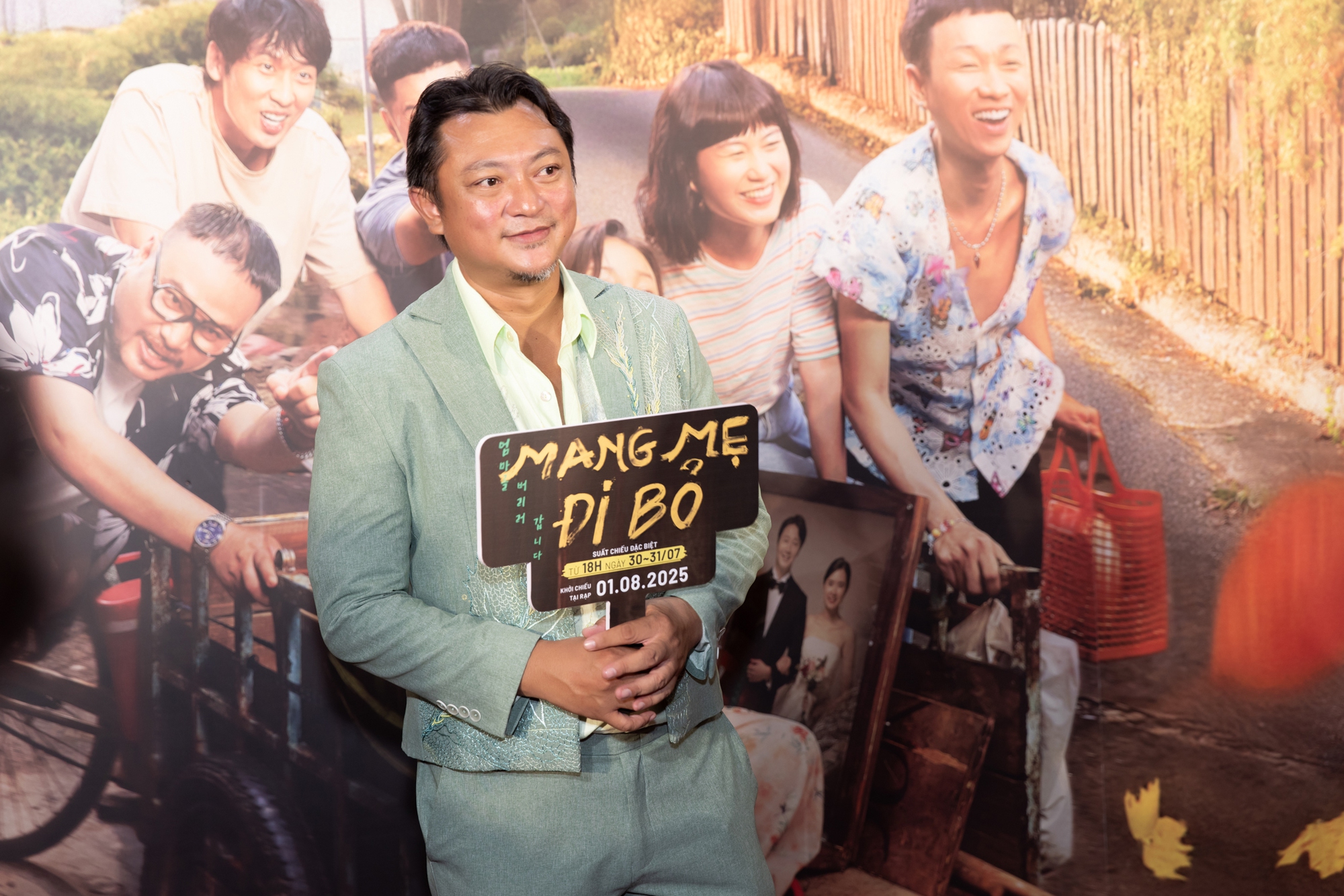 Thảm đỏ hot 1000 độ: Jung Il Woo bê cả giỏ xoài giữa sự kiện, Tiểu Vy - Khánh Vân đọ sắc tưng bừng bất phân thắng bại- Ảnh 9.