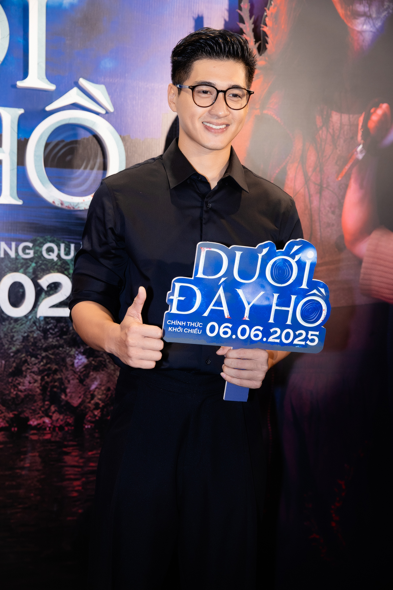 Clip hot: Mỹ nam Vbiz đẹp phát sáng cả thảm đỏ, chỉ cần mỉm cười là