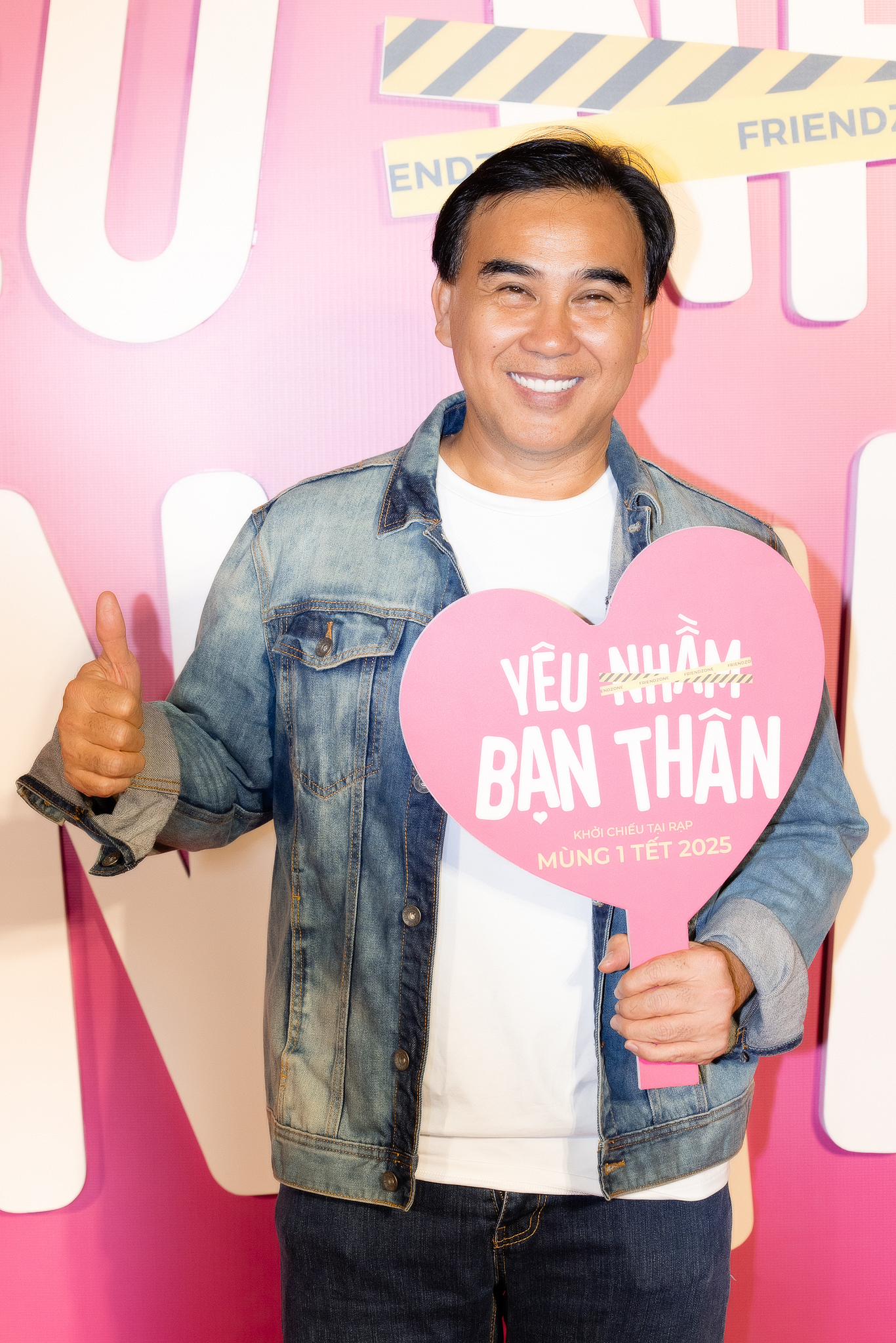 Thảm đỏ hot nhất hôm nay: Trấn Thành gây sốt vì