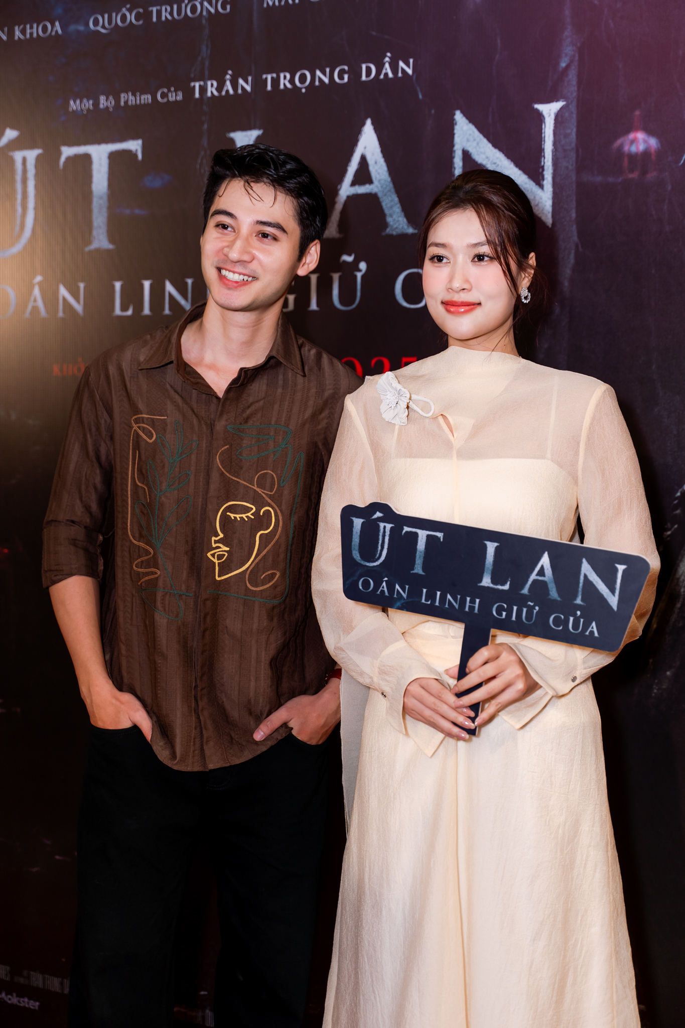 Thảm đỏ hot nhất hôm nay: Midu xứng danh chiến thần hack tuổi, một sao nữ gây sốc vì o ép vòng 1 quá đà- Ảnh 4.