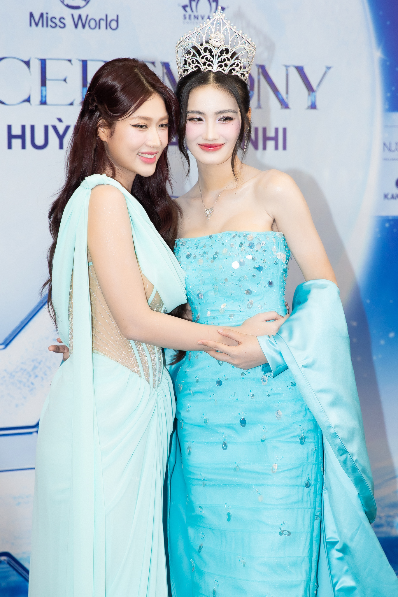 Thảm đỏ hot hôm nay: Tiểu Vy - Quế Anh lên đồ hở đọ sắc căng, Ý Nhi chiếm spotlight trong ngày vắng bạn trai- Ảnh 7.