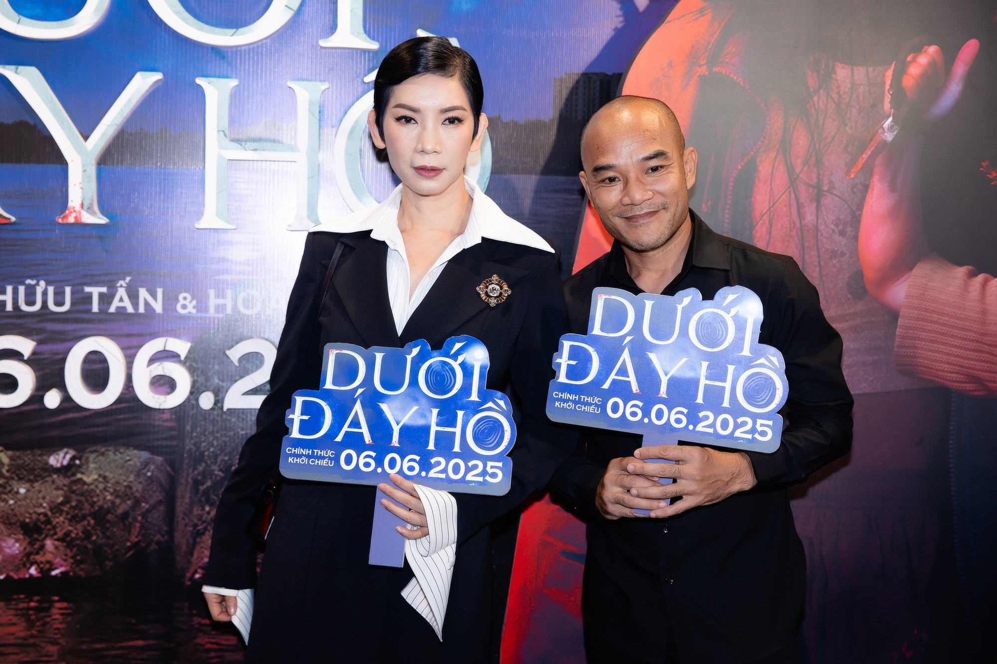 Clip hot: Mỹ nam Vbiz đẹp phát sáng cả thảm đỏ, chỉ cần mỉm cười là