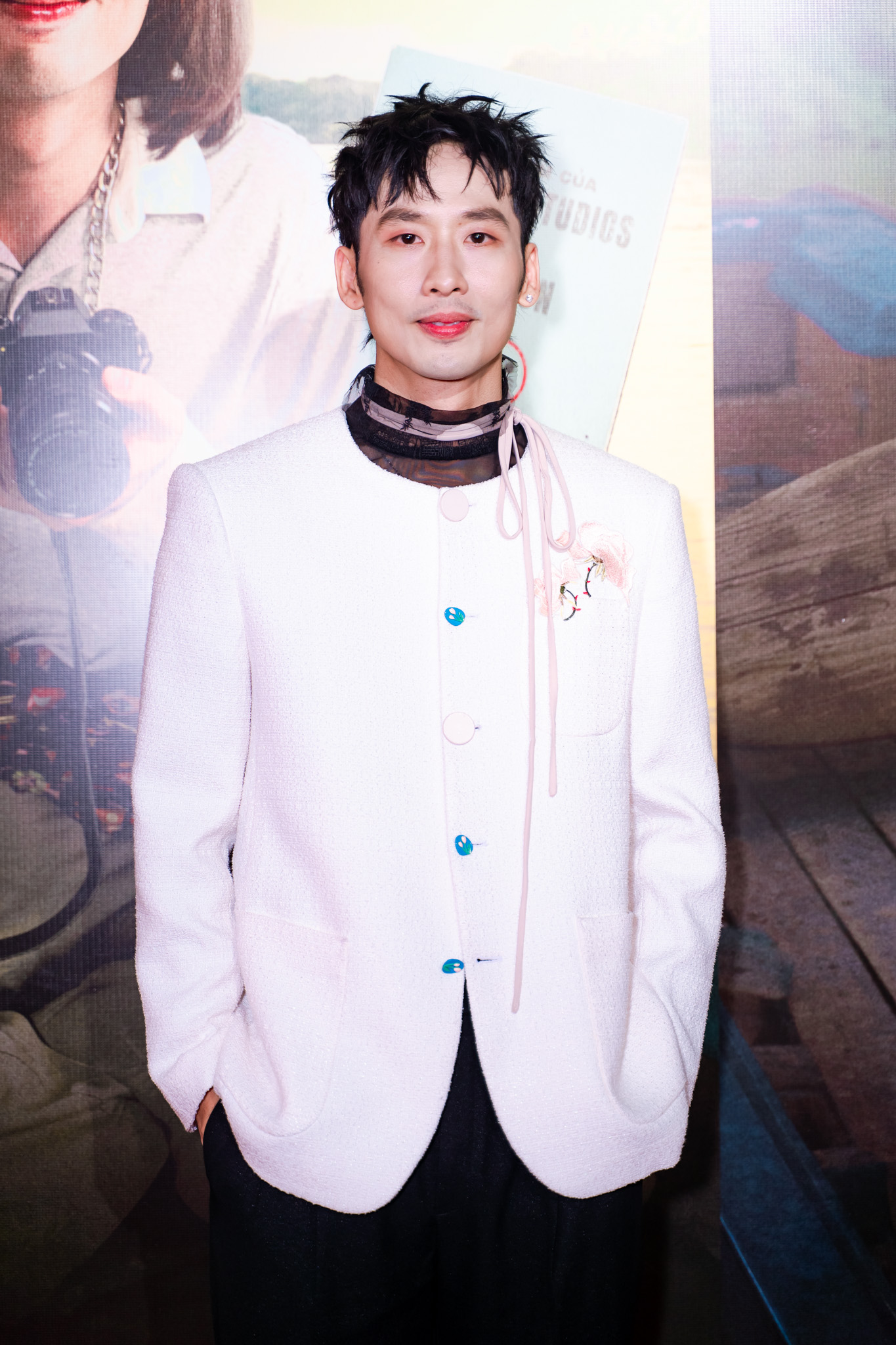 Thảm đỏ hot nhất hôm nay: Nghệ sĩ Hoài Linh lộ diện mạo khác lạ, 1 nhân vật đeo 100 cây vàng khiến ai cũng sốc- Ảnh 5. Thảm đỏ hot nhất hôm nay: Nghệ sĩ Hoài Linh lộ diện mạo khác lạ, 1 nhân vật đeo 100 cây vàng khiến ai cũng sốc- Ảnh 5.