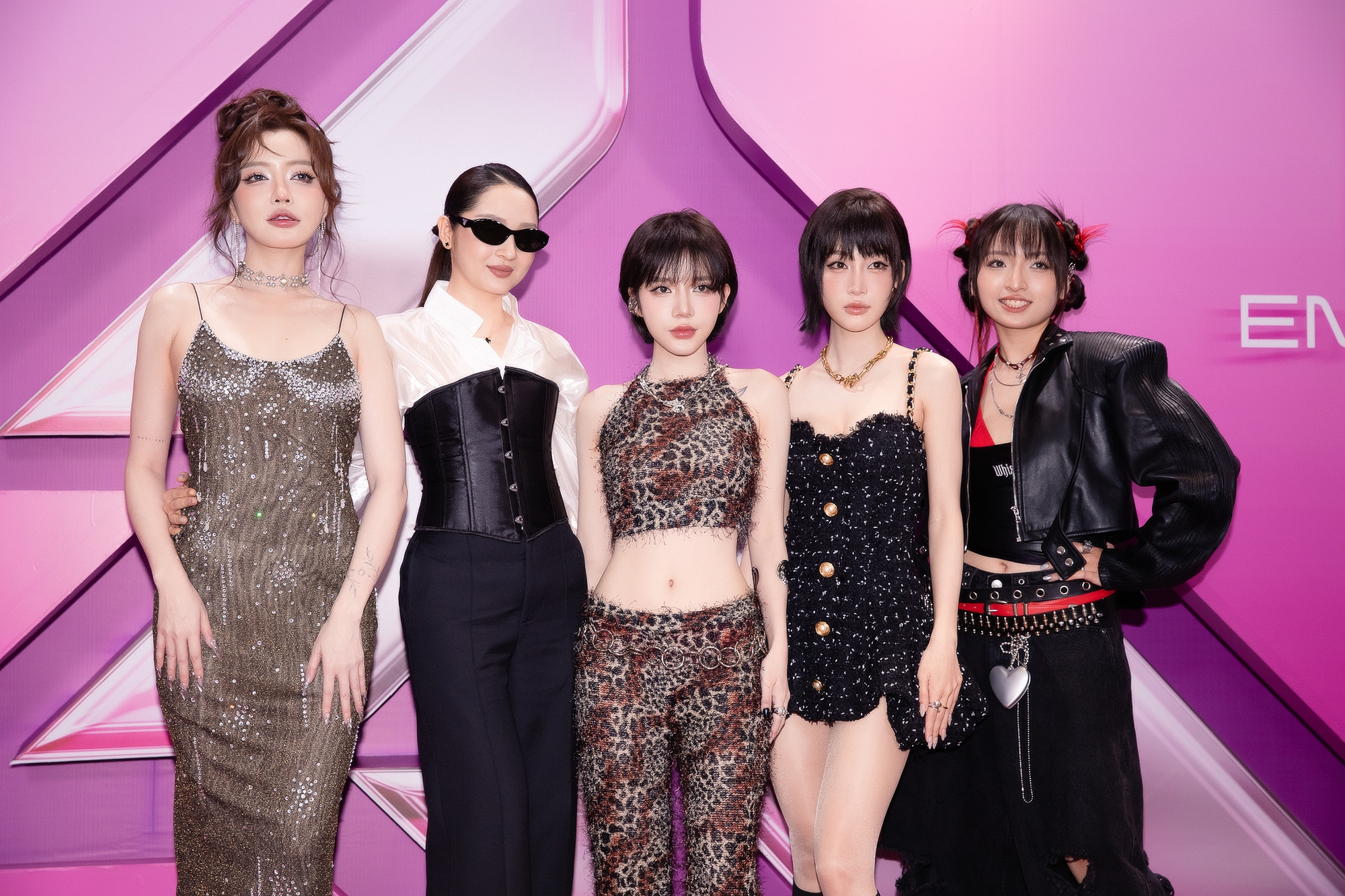 Thảm đỏ khủng Em Xinh Say Hi: Bích Phương - Bảo Anh và dàn mỹ nhân