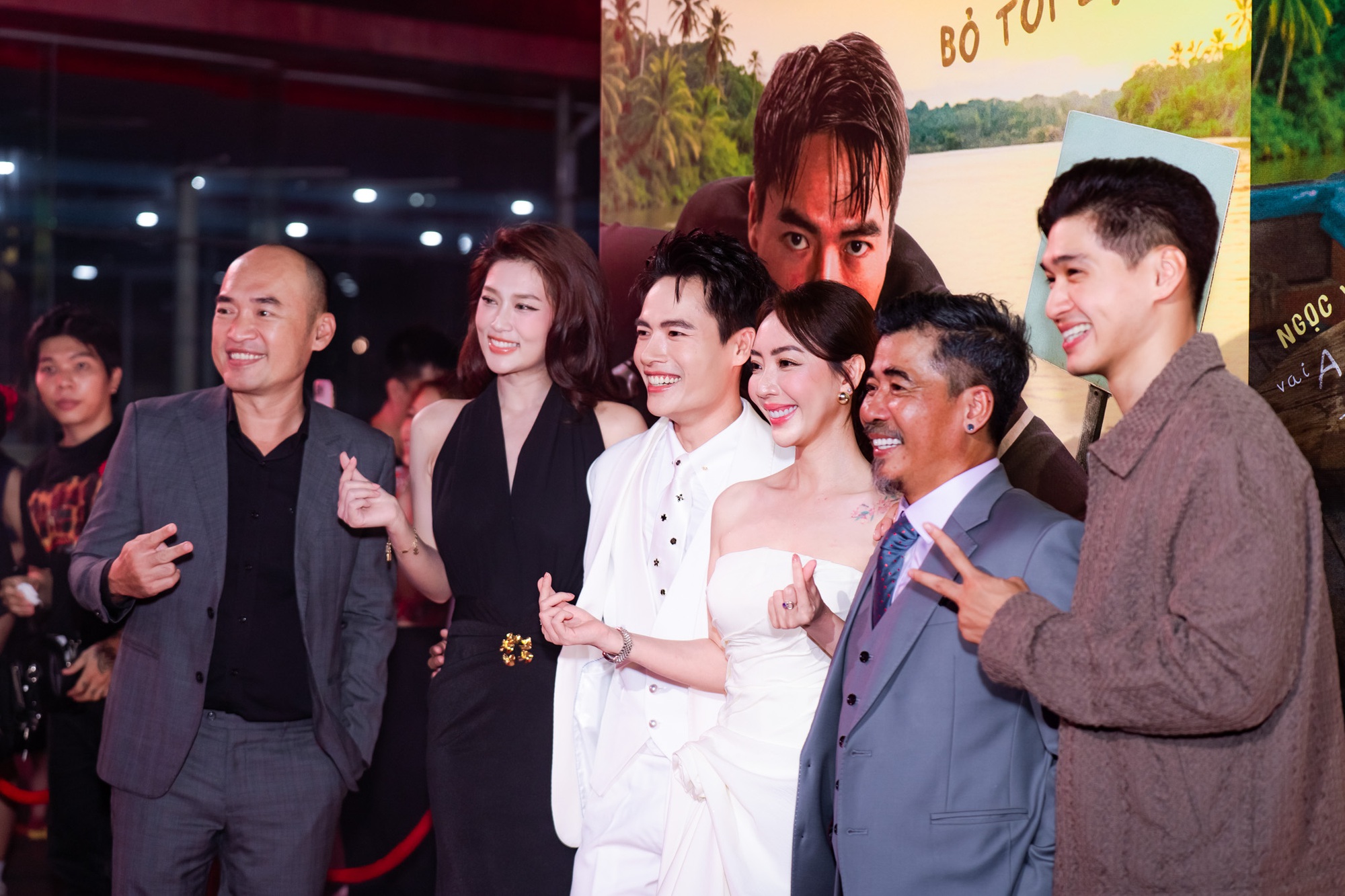 Thảm đỏ hot nhất hôm nay: Nghệ sĩ Hoài Linh lộ diện mạo khác lạ, 1 nhân vật đeo 100 cây vàng khiến ai cũng sốc- Ảnh 7. Thảm đỏ hot nhất hôm nay: Nghệ sĩ Hoài Linh lộ diện mạo khác lạ, 1 nhân vật đeo 100 cây vàng khiến ai cũng sốc- Ảnh 7.