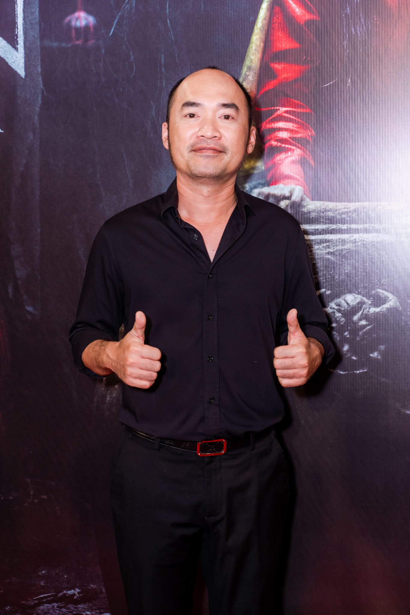 Lộ clip Tiến Luật sượng trân khi bị MC coi thường ngay tại thảm đỏ, netizen bất bình