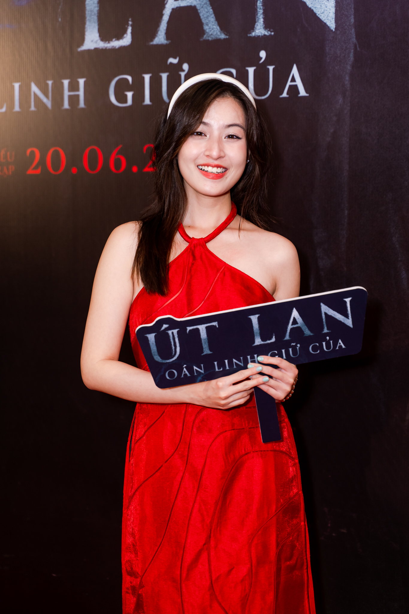 Thảm đỏ hot nhất hôm nay: Midu xứng danh chiến thần hack tuổi, một sao nữ gây sốc vì o ép vòng 1 quá đà- Ảnh 12.