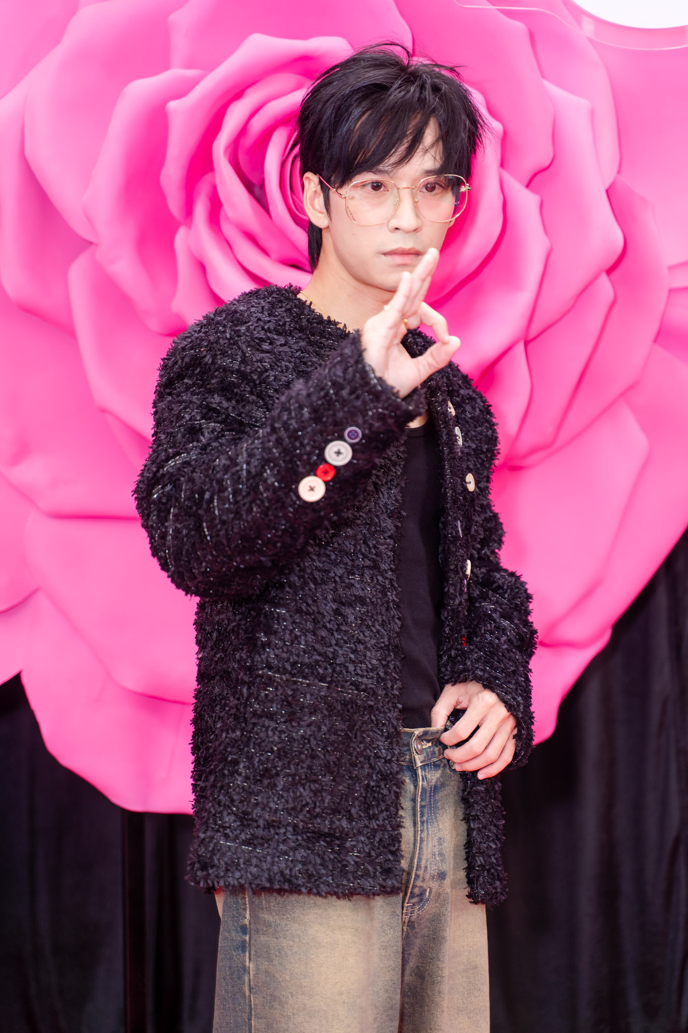 Thảm đỏ hot nhất ngày: Top 3 Hoa hậu Việt Nam bỏ về như