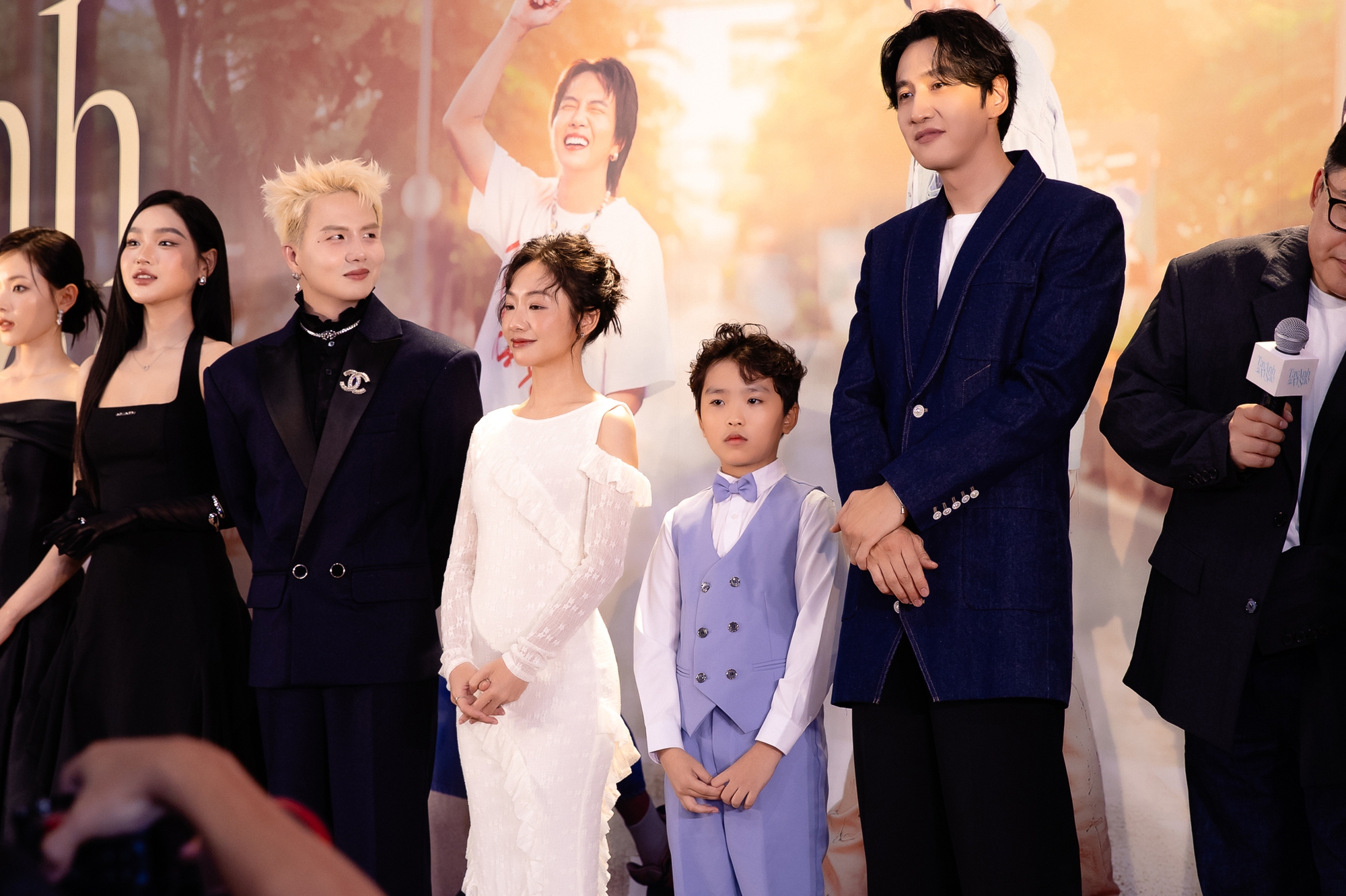 Thảm đỏ hot nhất hôm nay: Lee Kwang Soo đẹp đôi bên nàng thơ kém 37cm, Duy Khánh chiếm spotlight chỉ với 1 ánh mắt- Ảnh 8.