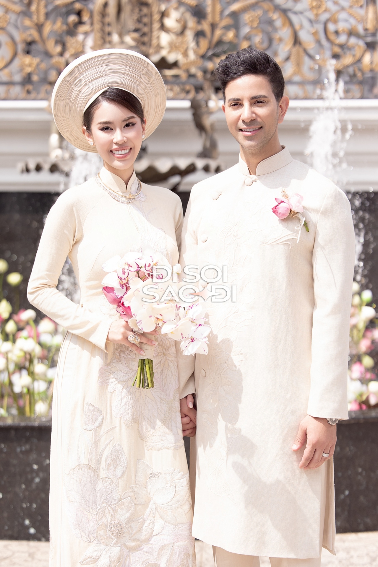 Tiên Nguyễn giật mình che mặt khi nghe mẹ tỷ phú dặn dò 4 chữ giữa lễ cưới- Ảnh 2. Tiên Nguyễn giật mình che mặt khi nghe mẹ tỷ phú dặn dò 4 chữ giữa lễ cưới- Ảnh 2.