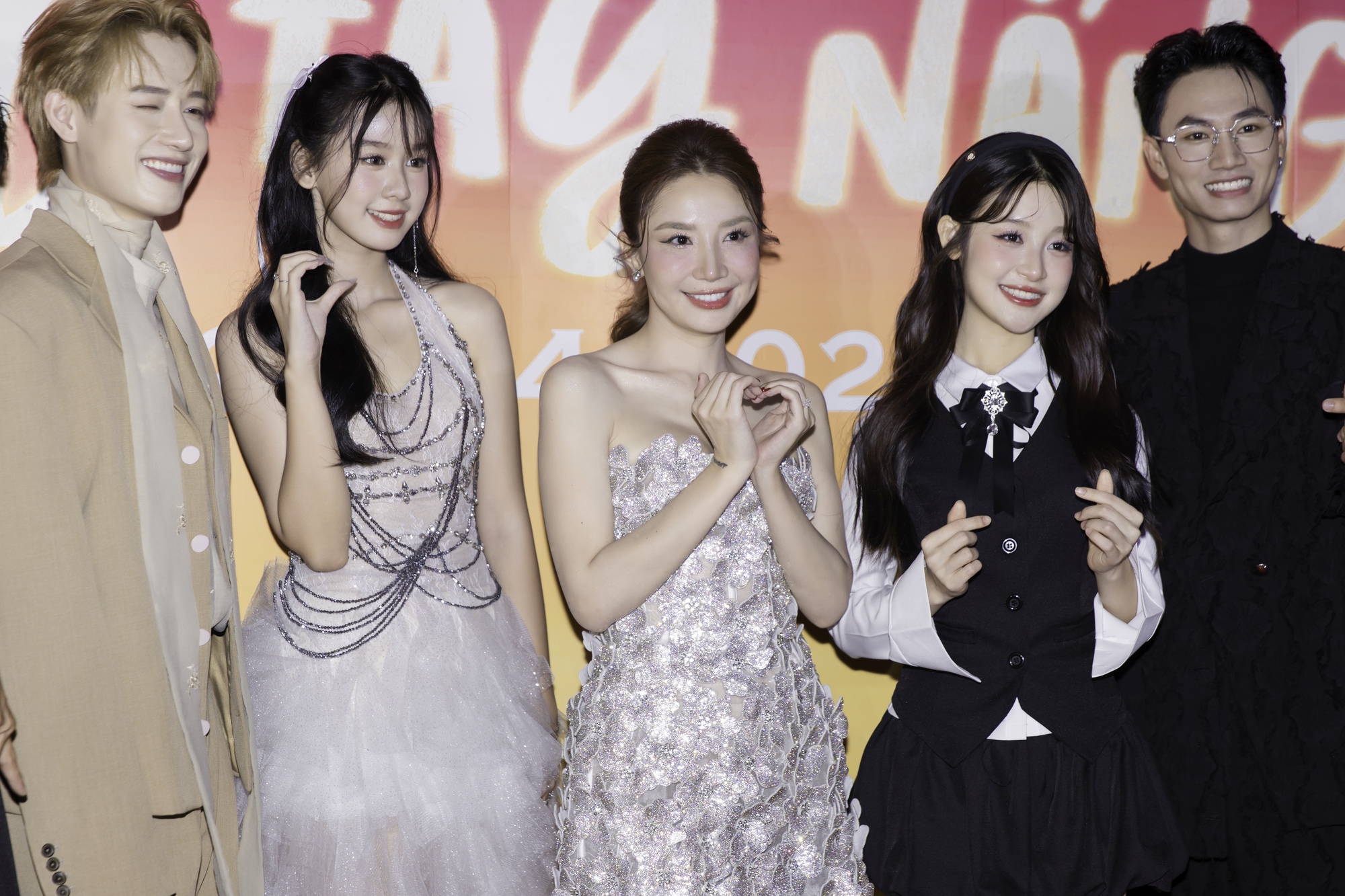 Clip hot: Sao nhí Vbiz mới 14 tuổi đã được ví như đại minh tinh, một lọn tóc bay cũng thành Clip hot: Sao nhí Vbiz mới 14 tuổi đã được ví như đại minh tinh, một lọn tóc bay cũng thành