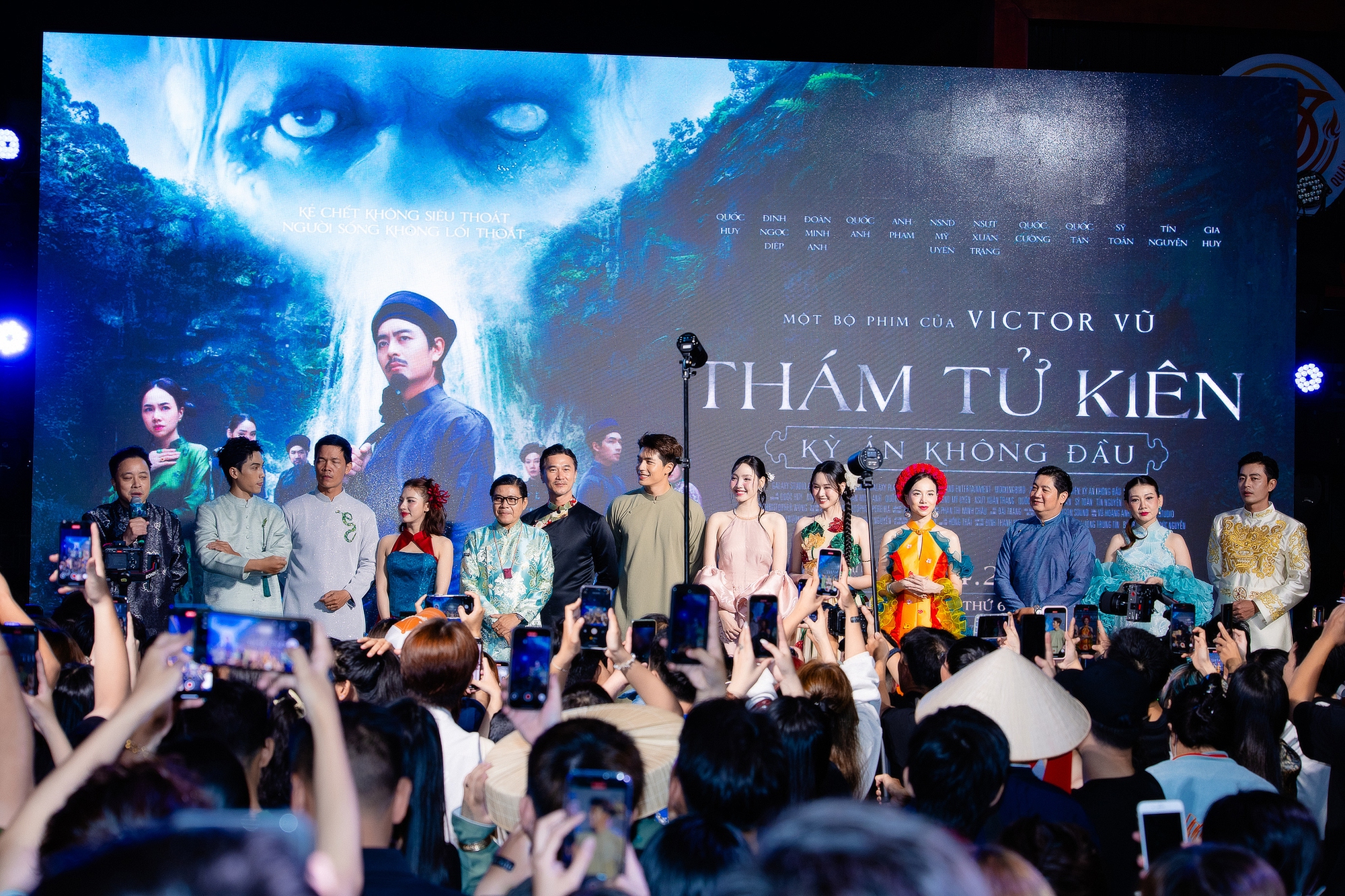 Thảm đỏ hot nhất hôm nay: Tiểu Vy - Nam Anh đọ sắc “khét lẹt”, 1 mỹ nhân gây sốc vì nhan sắc hậu giảm 20kg- Ảnh 1.