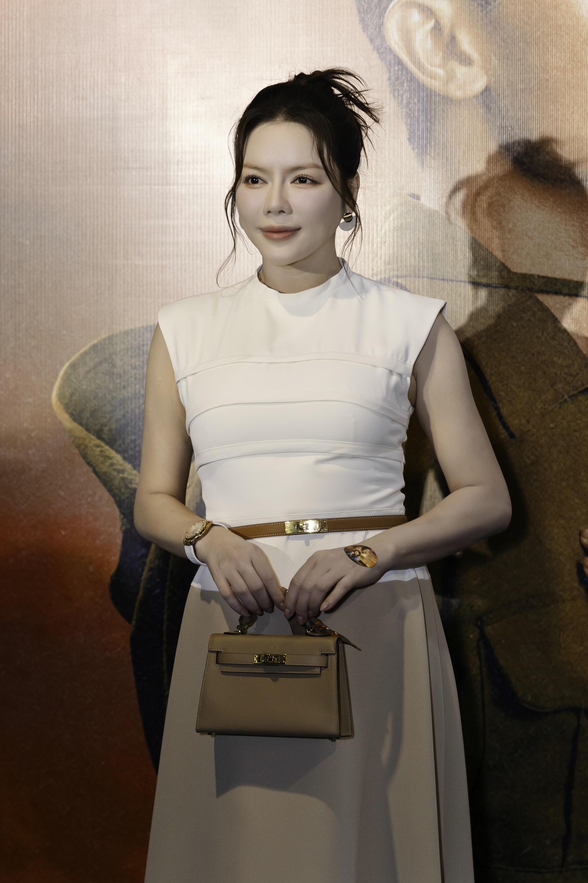 Chi Pu, Tiểu Vy, MONO... chia sẻ mất mát với Hòa Minzy giữa sự kiện, nữ ca sĩ bật khóc trong vòng tay gia đình Hoa Dâm Bụt- Ảnh 20. Chi Pu, Tiểu Vy, MONO... chia sẻ mất mát với Hòa Minzy giữa sự kiện, nữ ca sĩ bật khóc trong vòng tay gia đình Hoa Dâm Bụt- Ảnh 20.