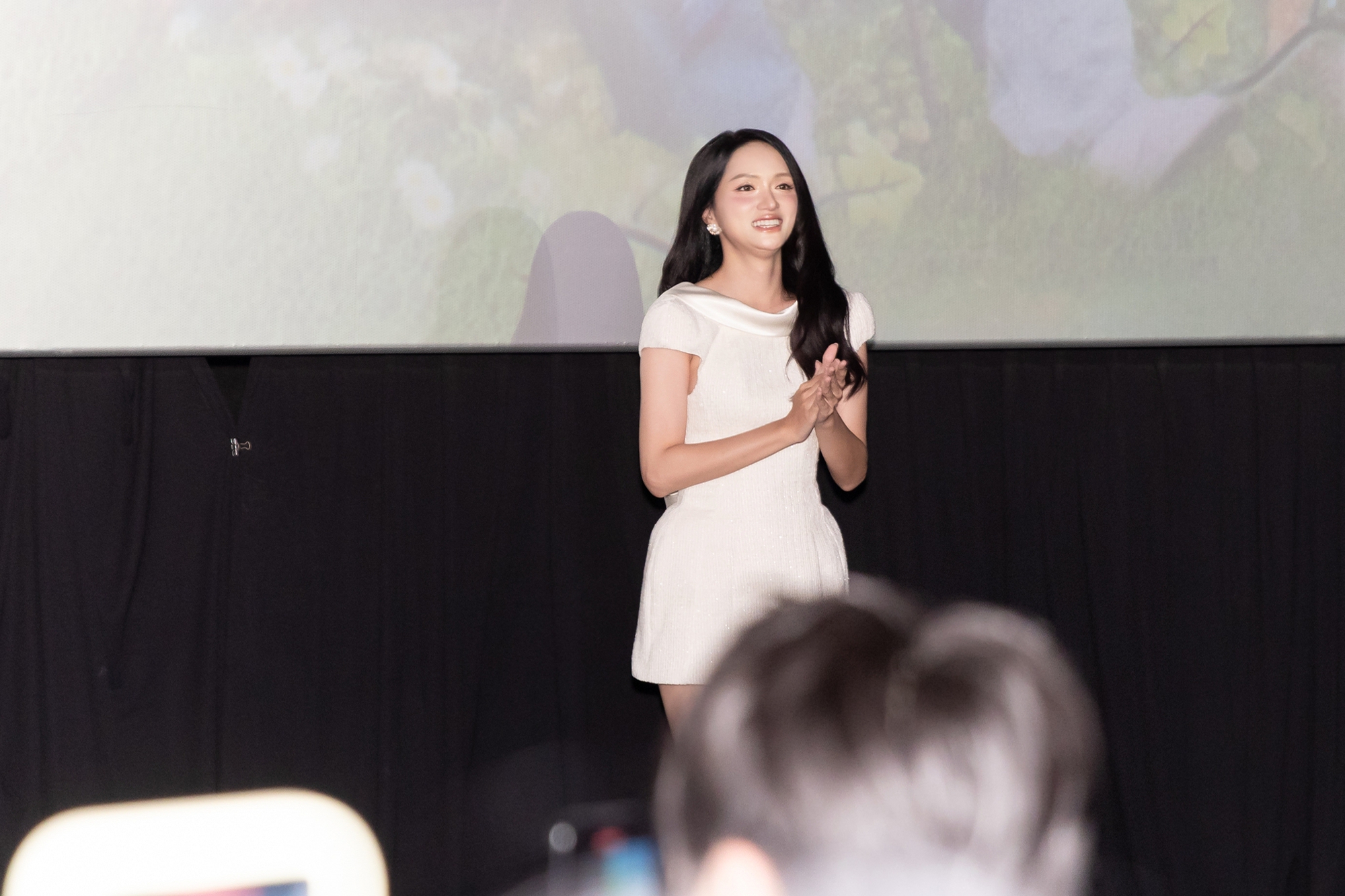 Chi Pu bị soi cận nhan sắc cam thường, Hương Giang bắt chước Gia đình Haha?- Ảnh 12.