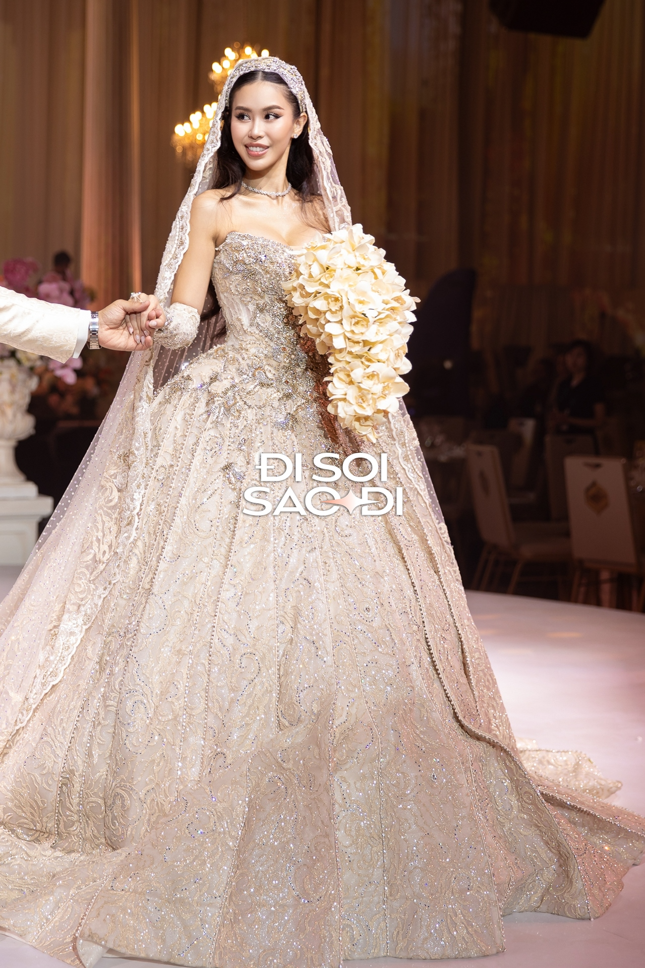 Đặng Thu Thảo hiếm hoi lộ diện trong đám cưới Tiên Nguyễn: Nhan sắc này xứng danh