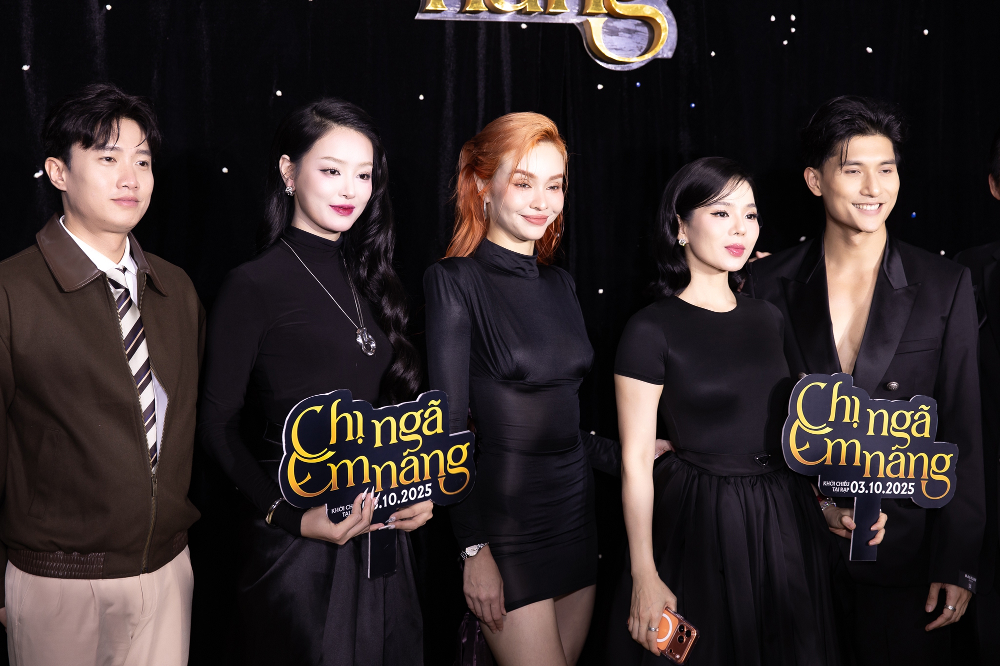 Thảm đỏ hot nhất hôm nay: Em gái Trấn Thành khoe dáng khác lạ, Lệ Quyên - Lâm Bảo Châu