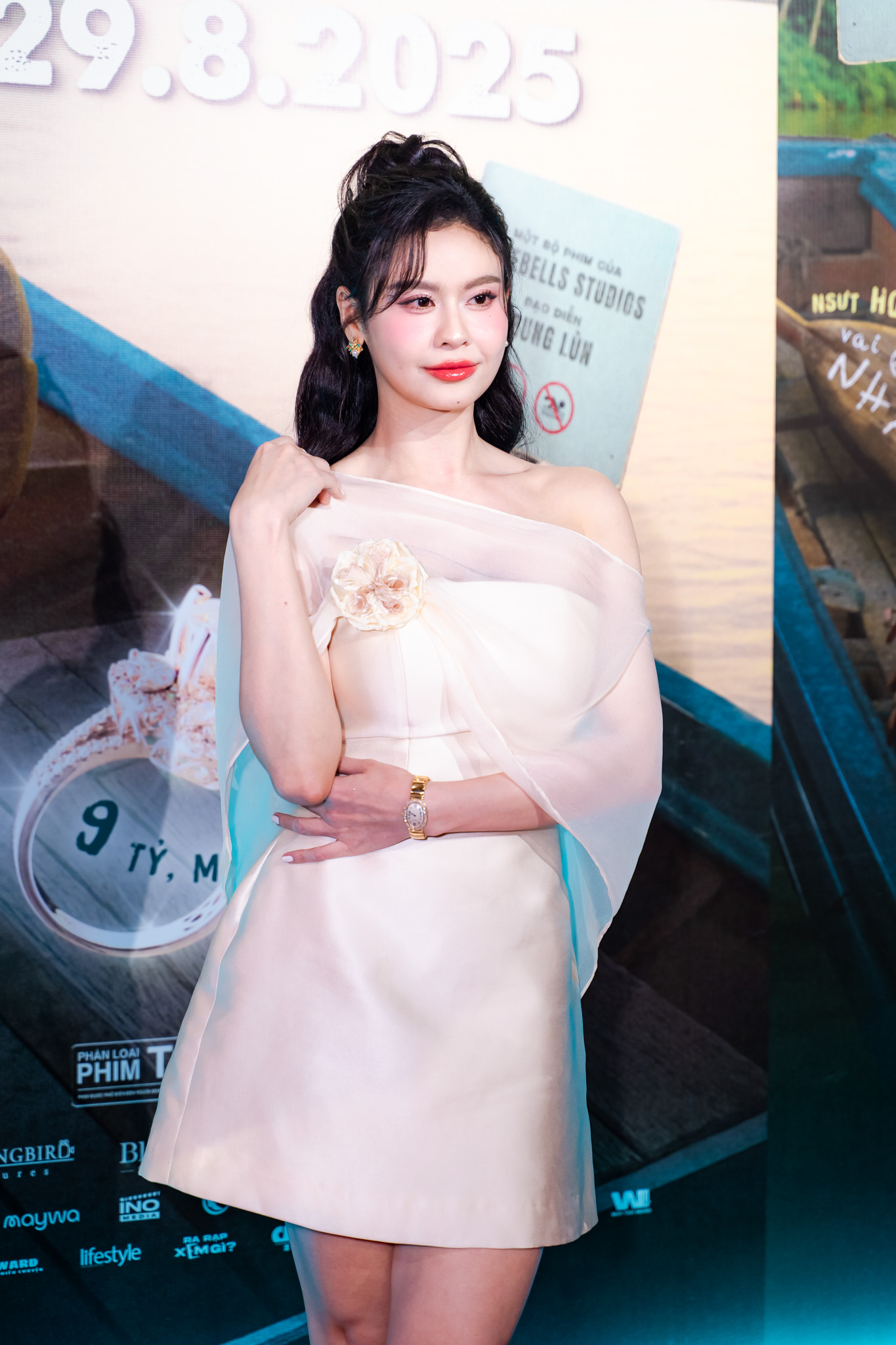 Thảm đỏ hot nhất hôm nay: Nghệ sĩ Hoài Linh lộ diện mạo khác lạ, 1 nhân vật đeo 100 cây vàng khiến ai cũng sốc- Ảnh 9. Thảm đỏ hot nhất hôm nay: Nghệ sĩ Hoài Linh lộ diện mạo khác lạ, 1 nhân vật đeo 100 cây vàng khiến ai cũng sốc- Ảnh 9.