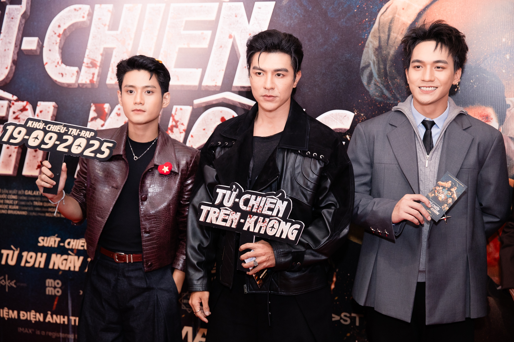 Siêu thảm đỏ hot nhất hôm nay: Minh Hằng - Lý Nhã Kỳ đọ sắc nét căng, dàn sao Mưa Đỏ visual cháy khét mọi khung hình- Ảnh 16.