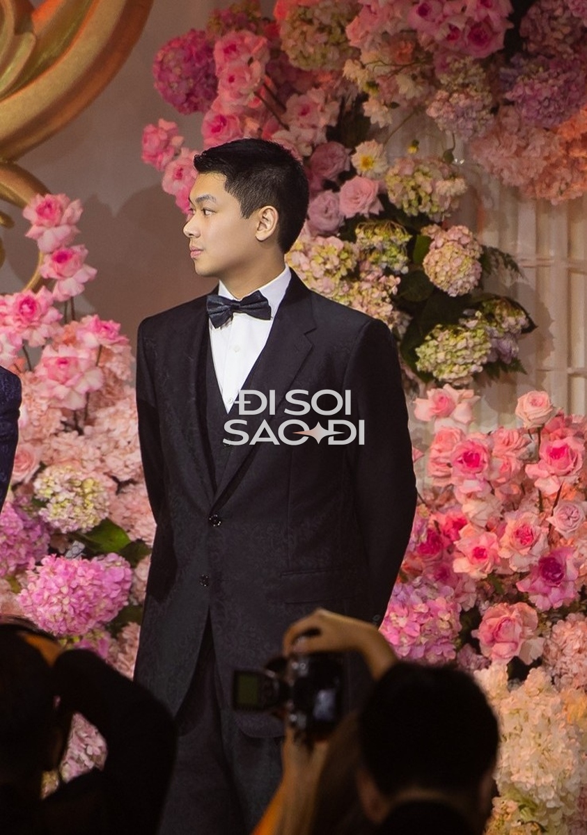 Bắt gặp Tiên Nguyễn và chồng đi