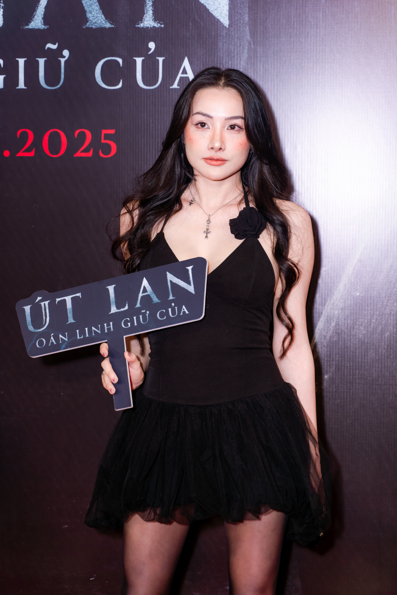 Thảm đỏ hot nhất hôm nay: Midu xứng danh chiến thần hack tuổi, một sao nữ gây sốc vì o ép vòng 1 quá đà- Ảnh 14.