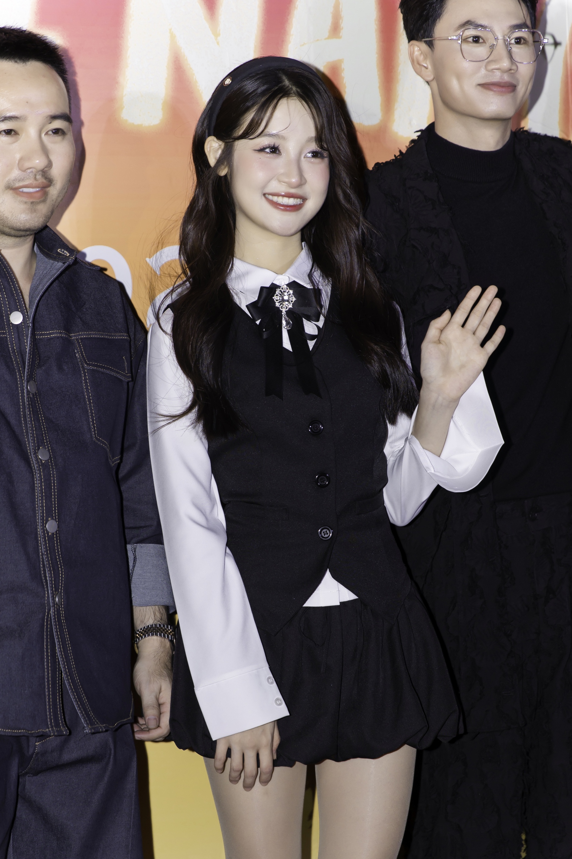 Thảm đỏ hot nhất hôm nay: “Mẹ 4 con” Minh Hà vẫn đẹp như thiếu nữ, mỹ nhân 17 tuổi thua Hoa hậu mỗi cái vương miện- Ảnh 5.