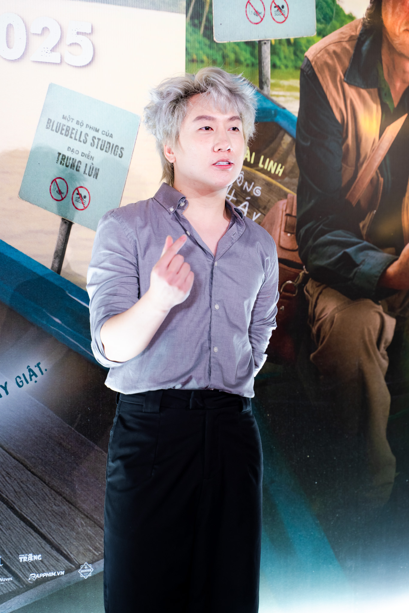 Thảm đỏ hot nhất hôm nay: Nghệ sĩ Hoài Linh lộ diện mạo khác lạ, 1 nhân vật đeo 100 cây vàng khiến ai cũng sốc- Ảnh 14. Thảm đỏ hot nhất hôm nay: Nghệ sĩ Hoài Linh lộ diện mạo khác lạ, 1 nhân vật đeo 100 cây vàng khiến ai cũng sốc- Ảnh 14.