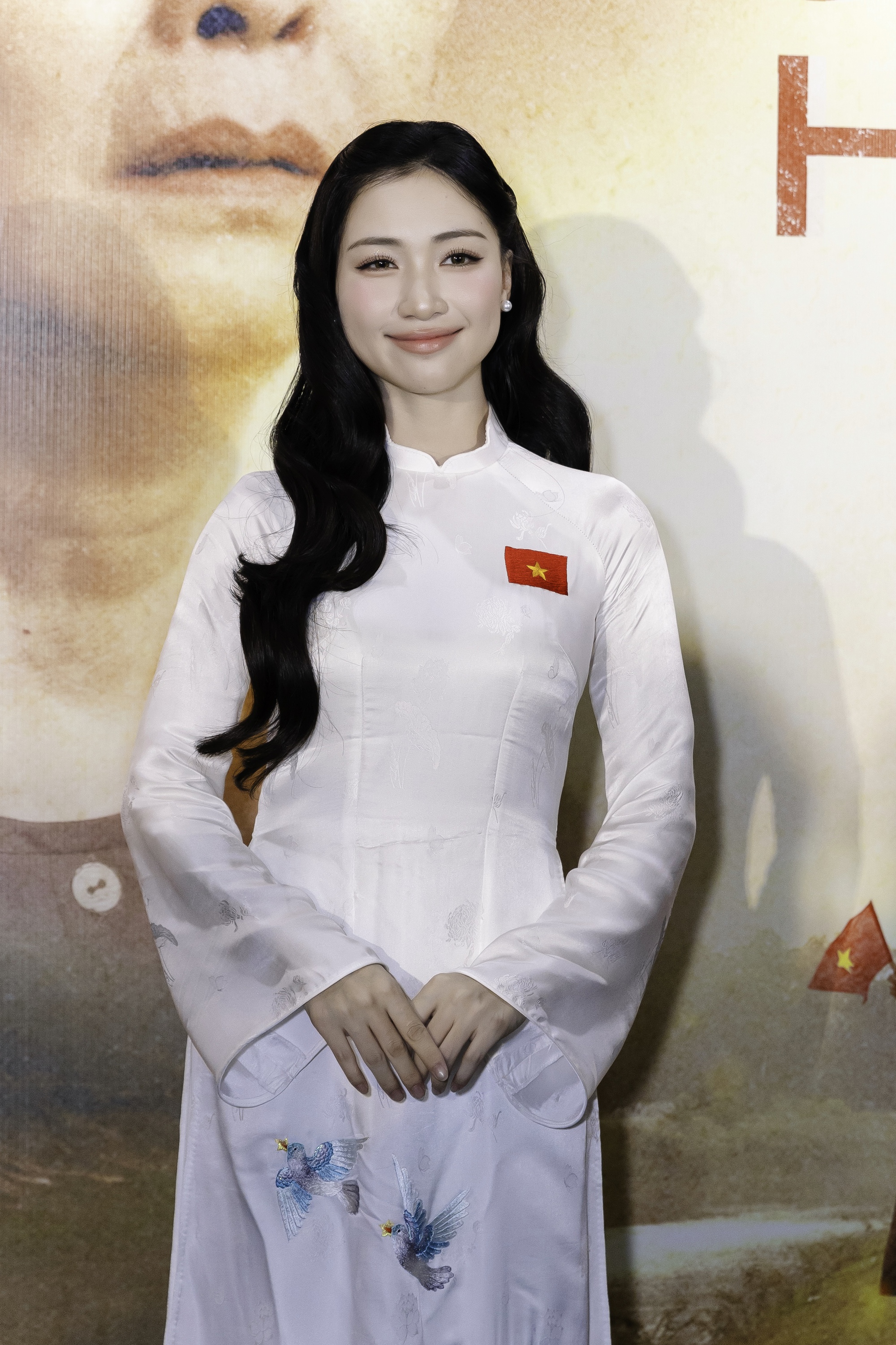 Chi Pu, Tiểu Vy, MONO... chia sẻ mất mát với Hòa Minzy giữa sự kiện, nữ ca sĩ bật khóc trong vòng tay gia đình Hoa Dâm Bụt- Ảnh 8. Chi Pu, Tiểu Vy, MONO... chia sẻ mất mát với Hòa Minzy giữa sự kiện, nữ ca sĩ bật khóc trong vòng tay gia đình Hoa Dâm Bụt- Ảnh 8.