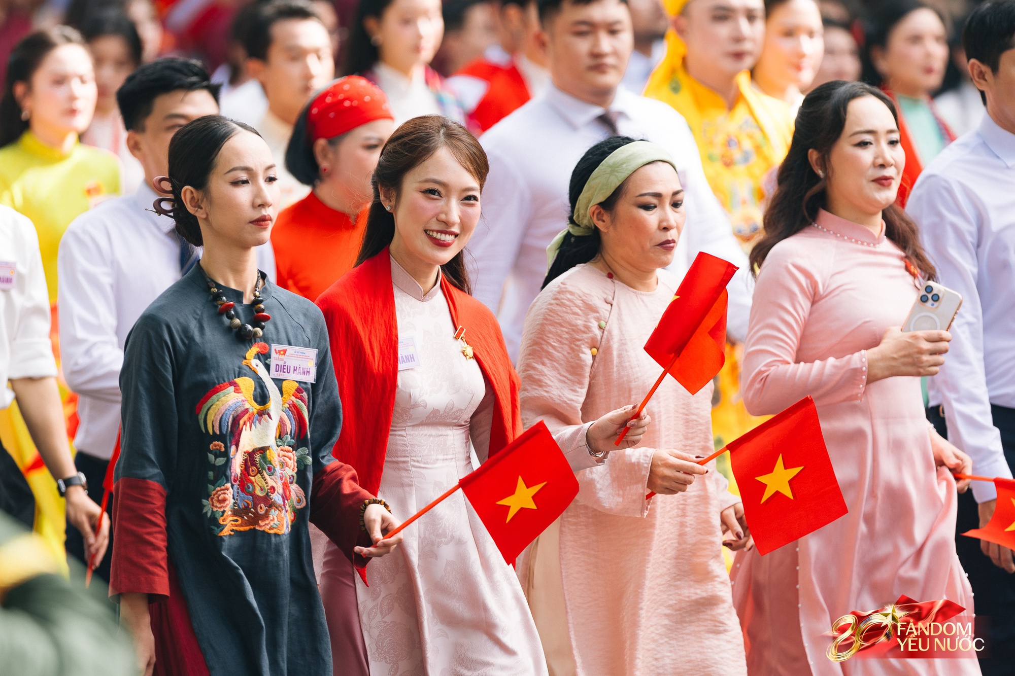 Ảnh nét căng và clip trọn vẹn Khối nghệ sĩ diễu hành 2/9: Quá đẹp, quá rạng rỡ, quá tự hào!- Ảnh 11.