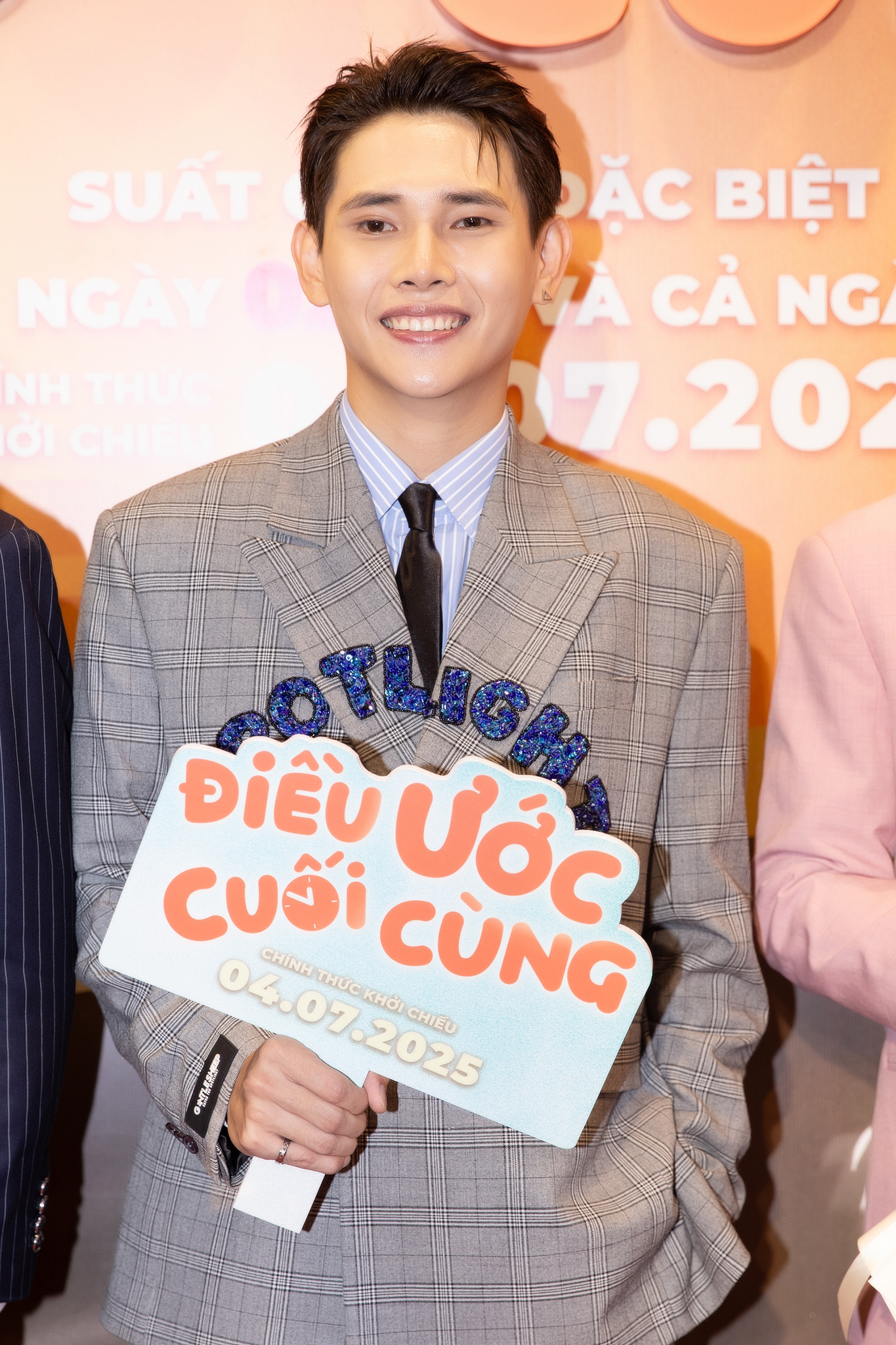 Clip hot: Mỹ nhân Vbiz xách váy trên thảm đỏ mà tưởng đại minh tinh đi catwalk, thần thái này không thi Hoa hậu quá phí- Ảnh 3. Clip hot: Mỹ nhân Vbiz xách váy trên thảm đỏ mà tưởng đại minh tinh đi catwalk, thần thái này không thi Hoa hậu quá phí- Ảnh 3.