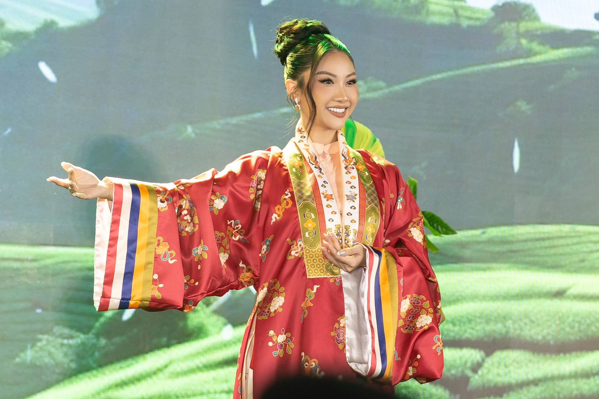 Bị hỏi về thất bại của Hương Giang ở Miss Universe, 1 Hoa hậu nói gì mà được khen EQ cao?- Ảnh 1.