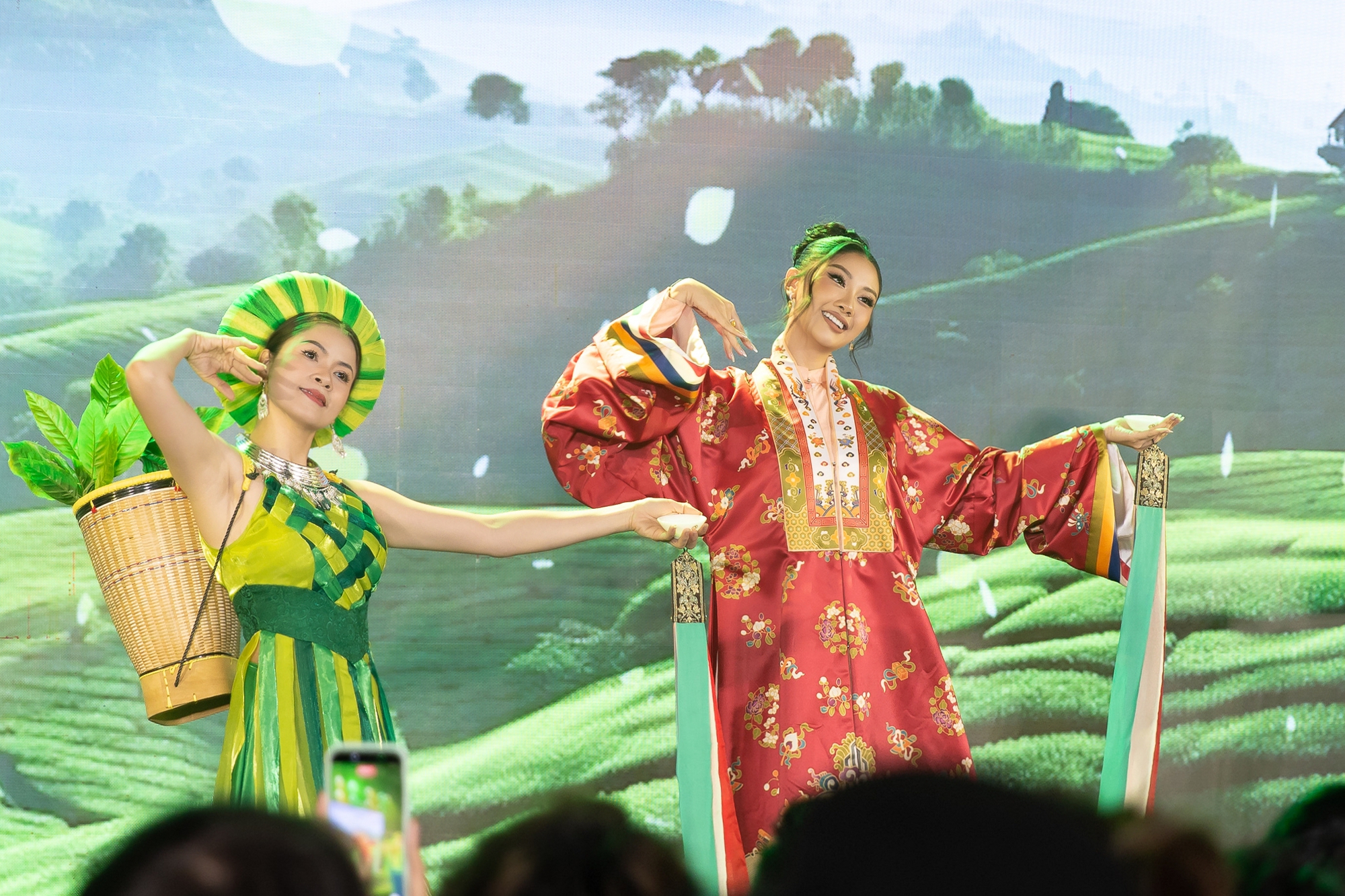 CEO Bảo Hoàng lên tiếng nghi vấn Miss Cosmo bị Miss Universe chèn ép- Ảnh 11.